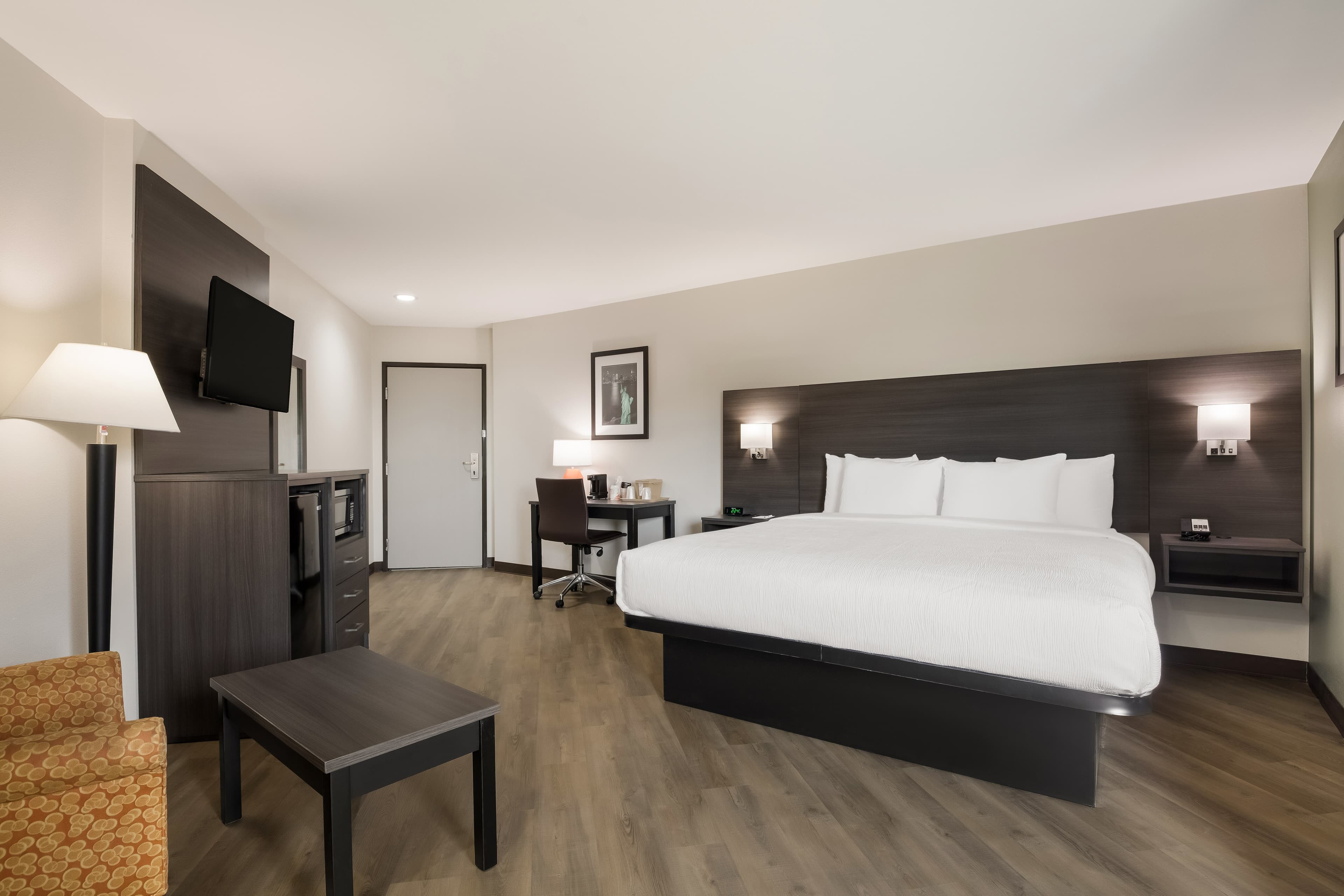 Quality Suites Tulsa I-44 - Image 1