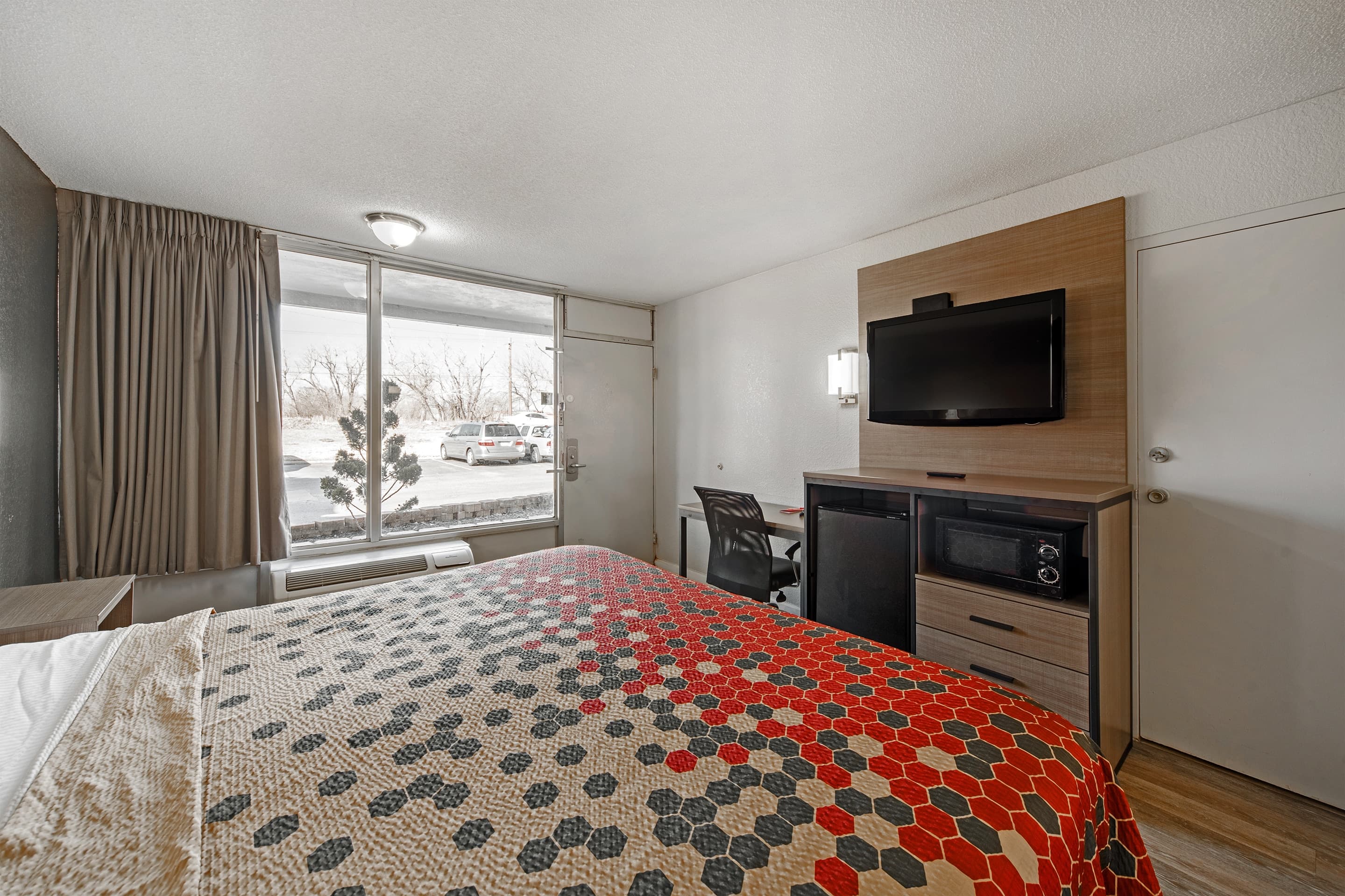 Econo Lodge Inn & Suites Near Bricktown — 24