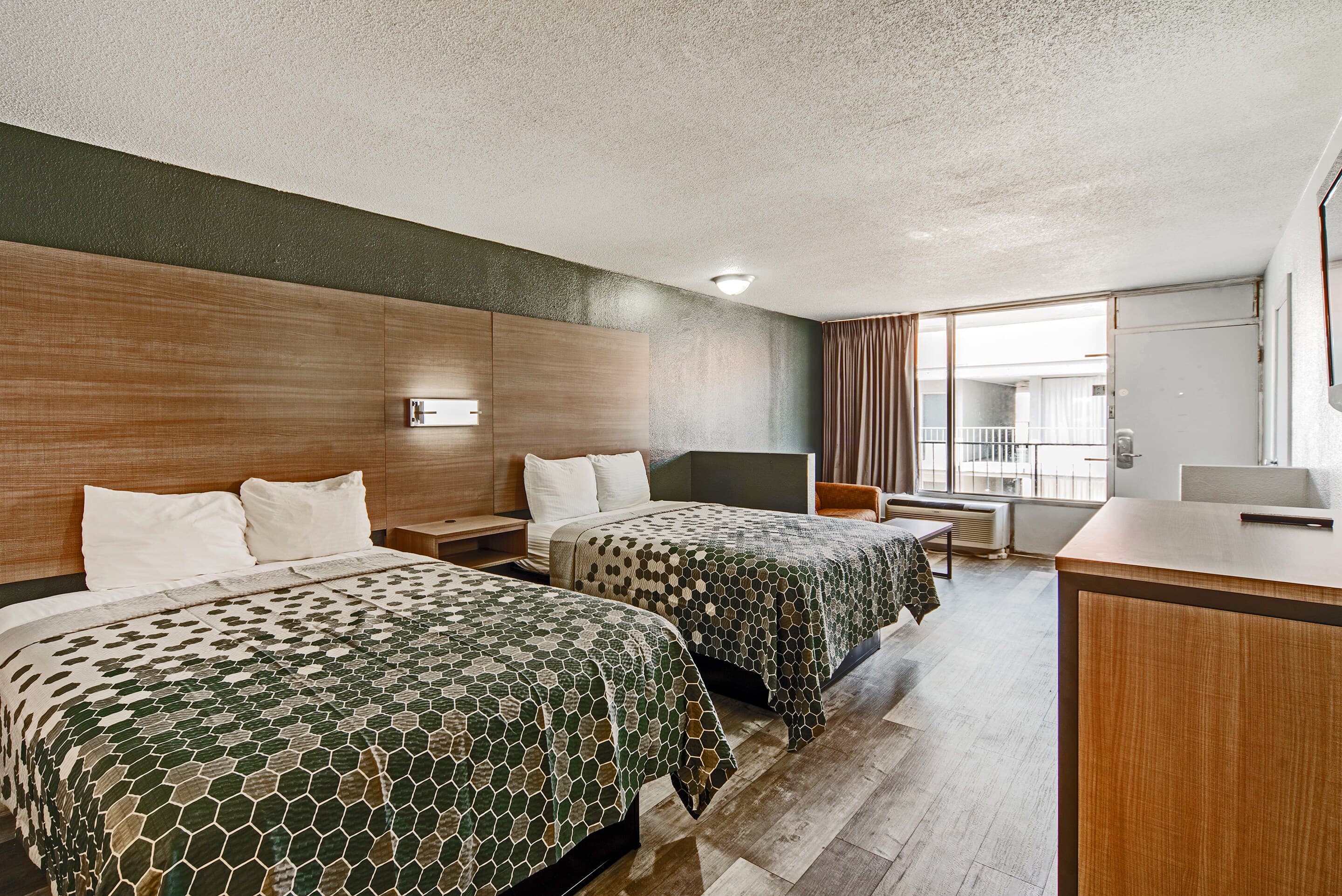Econo Lodge Inn & Suites Near Bricktown — 15