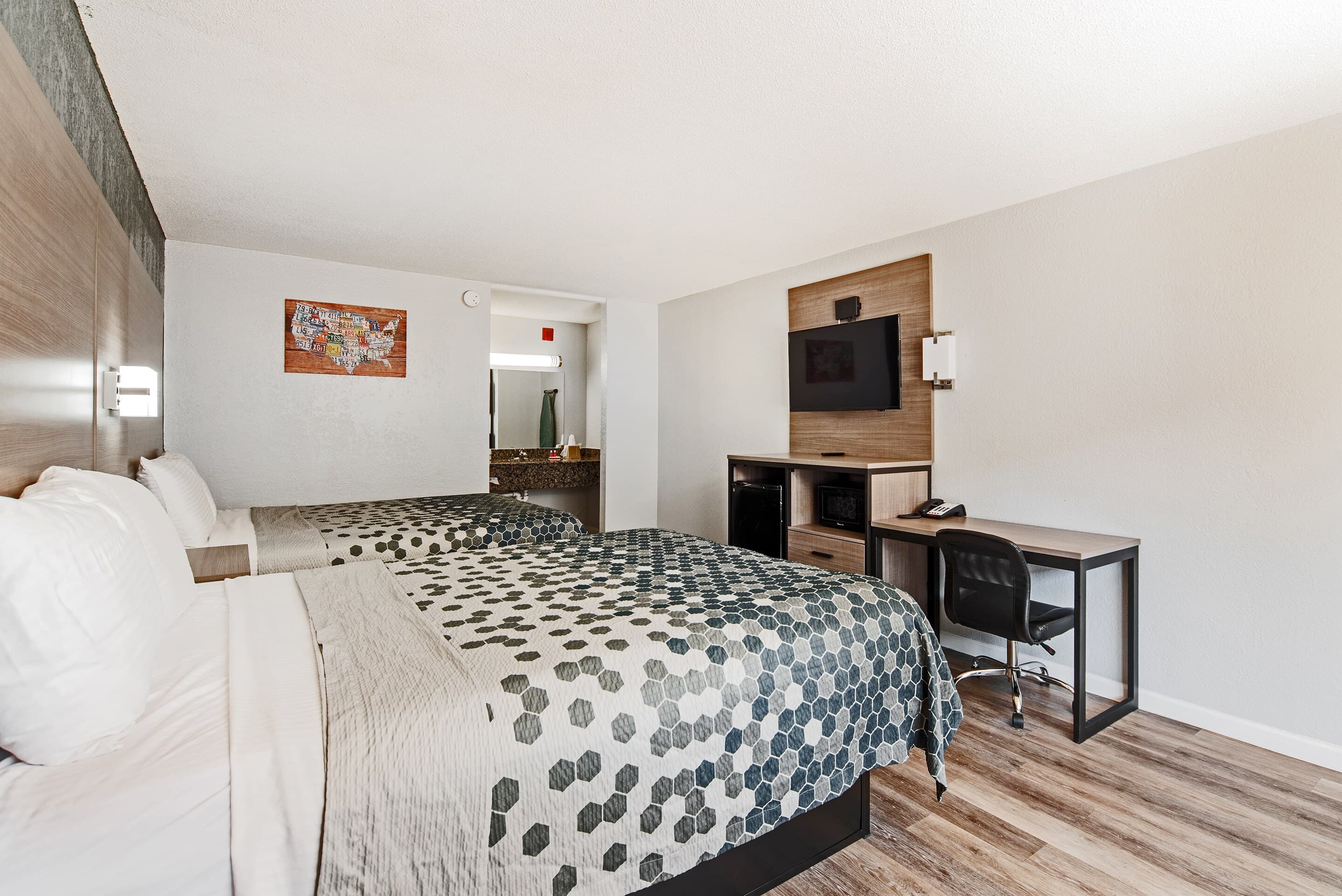 Econo Lodge Inn & Suites Near Bricktown - Image 5