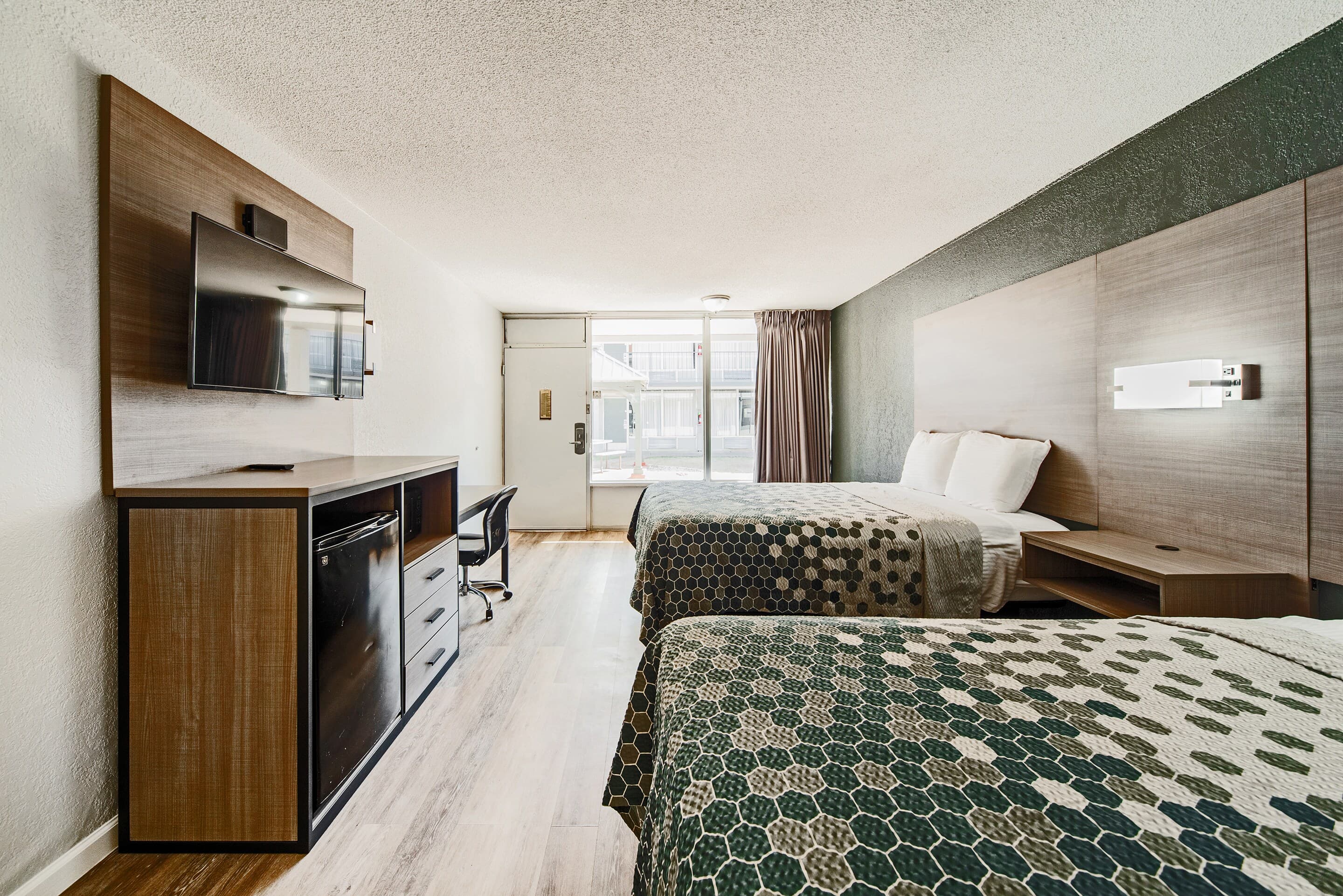 Econo Lodge Inn & Suites Near Bricktown — 10