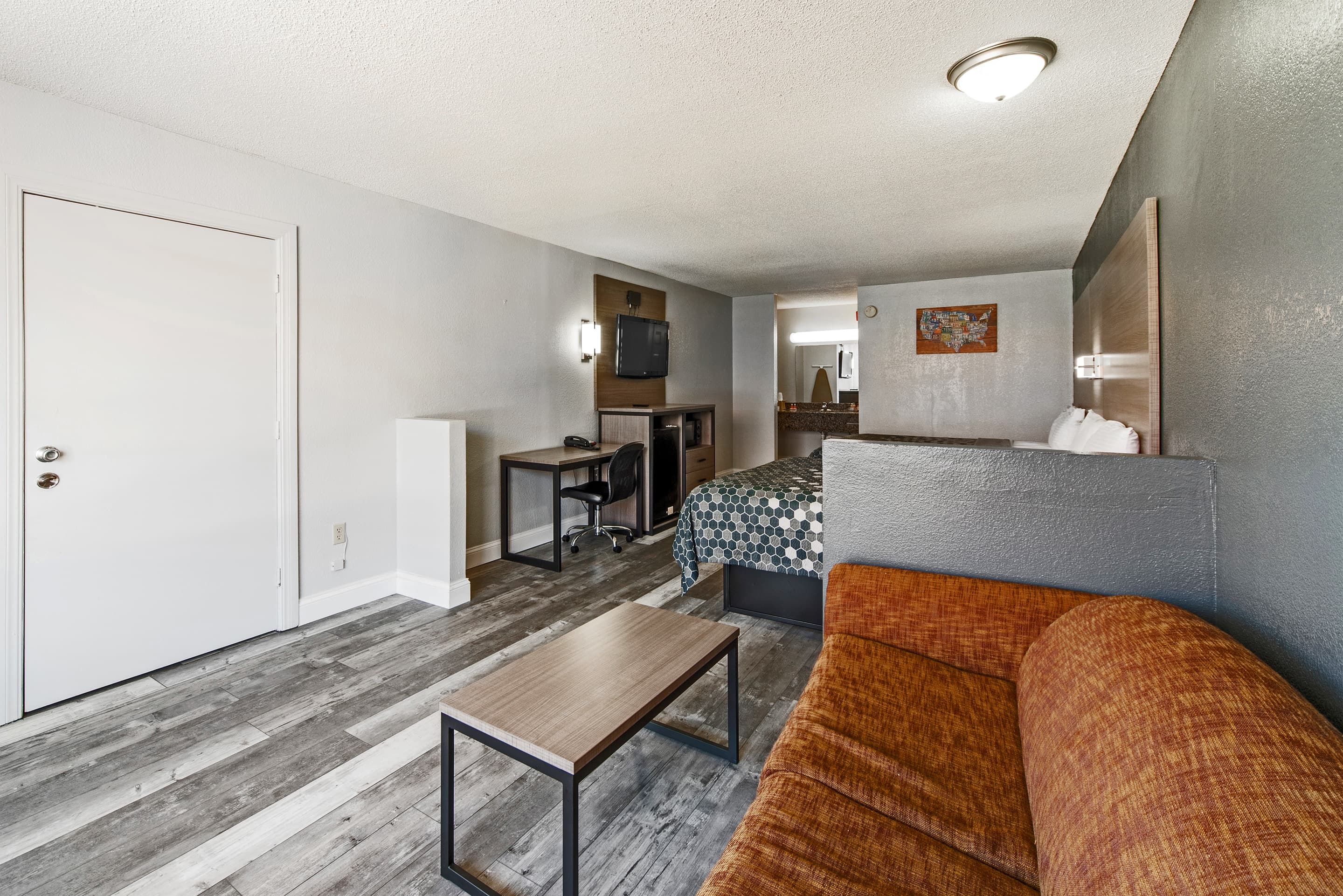Econo Lodge Inn & Suites Near Bricktown — 13