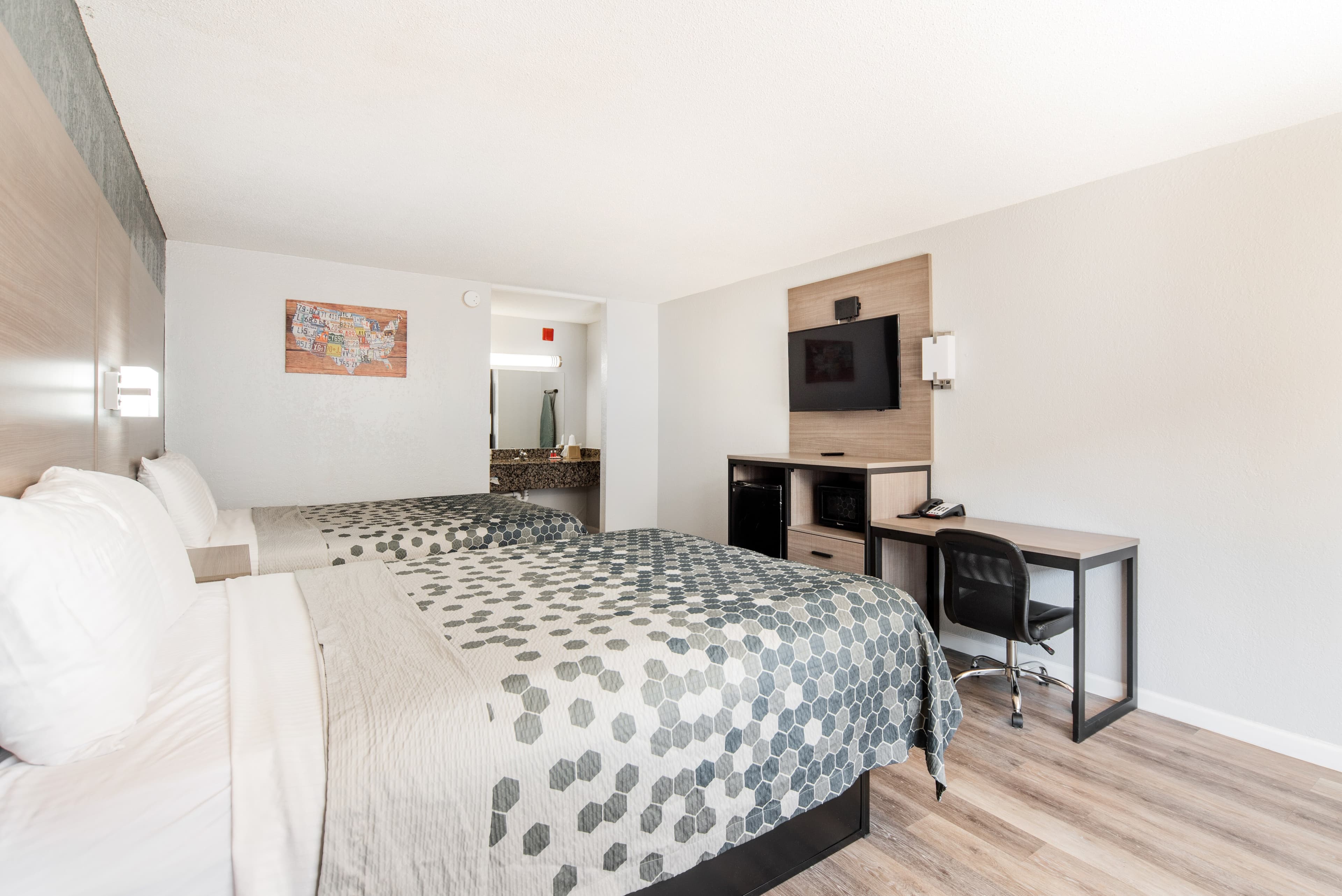 Econo Lodge Inn & Suites Near Bricktown - Image 3