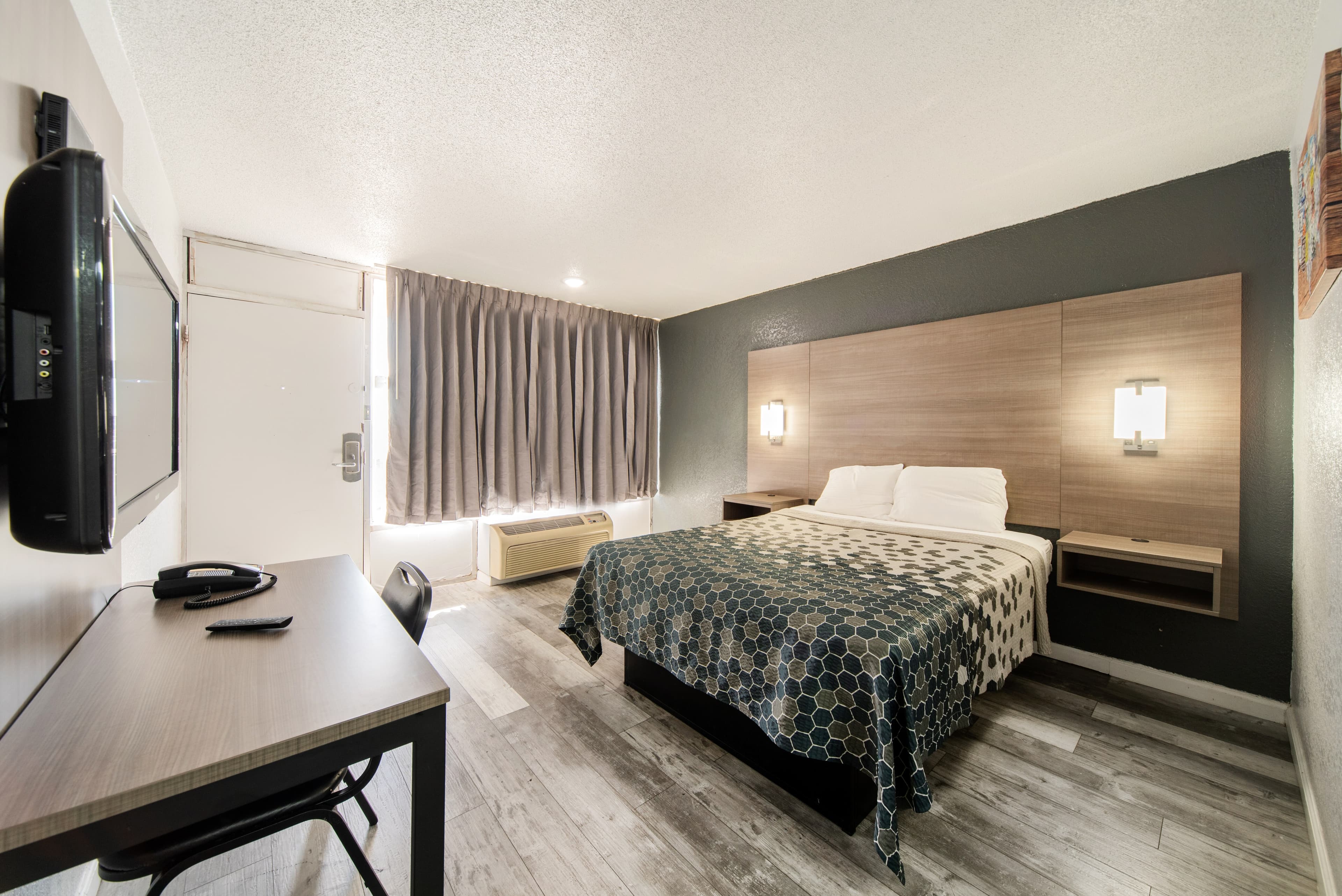 Econo Lodge Inn & Suites Near Bricktown — 26