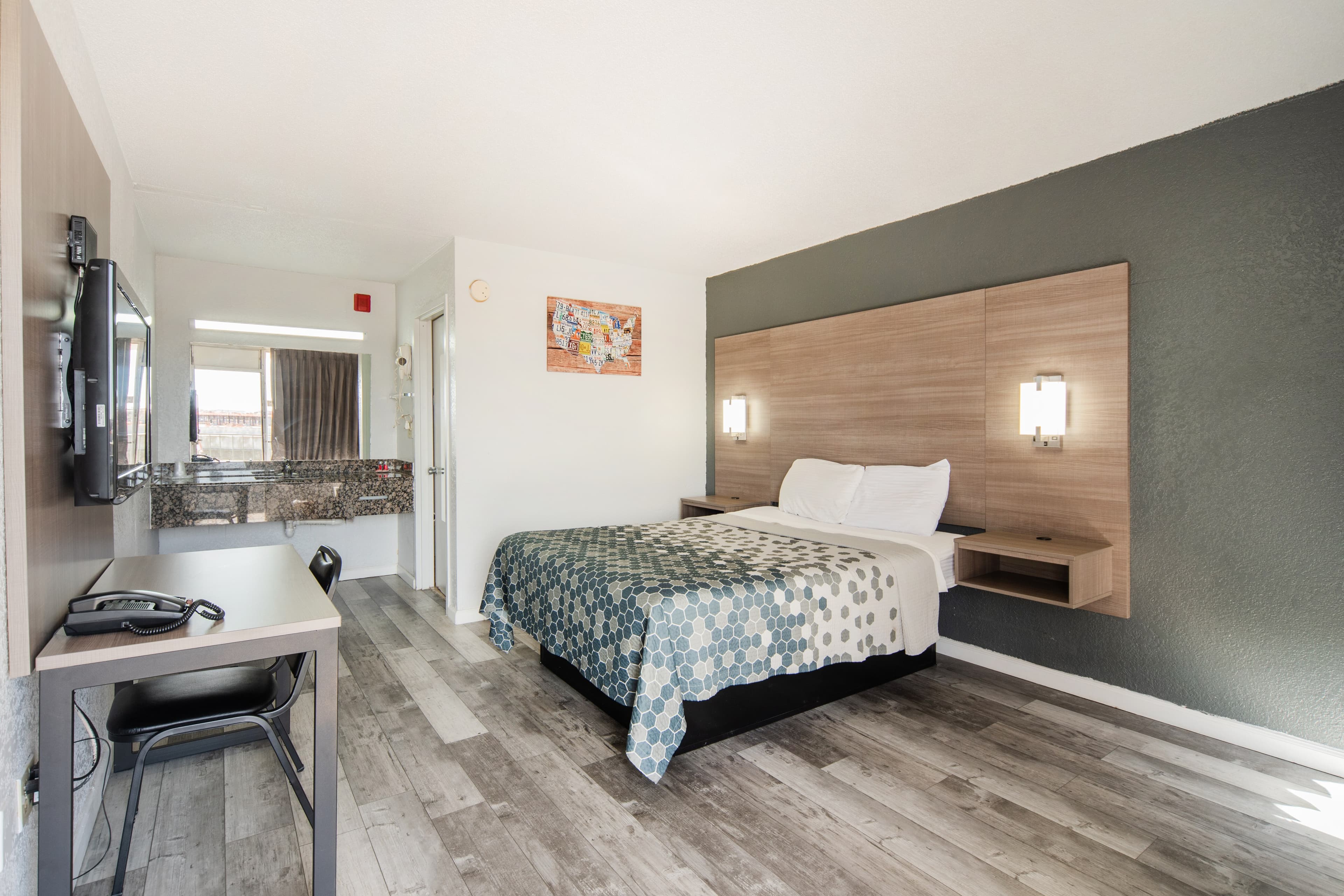 Econo Lodge Inn & Suites Near Bricktown — 27