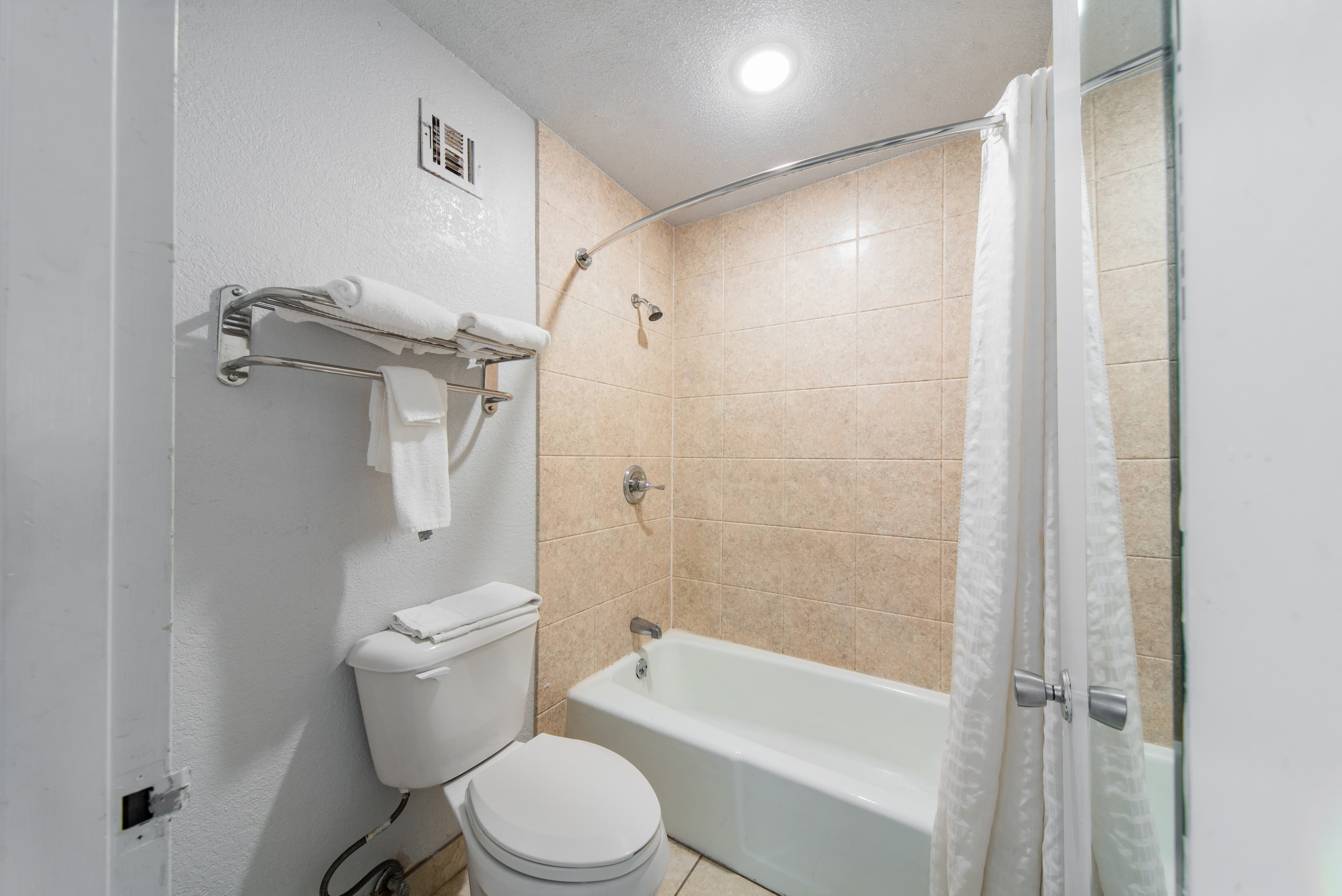 Econo Lodge Inn & Suites Near Bricktown — 28