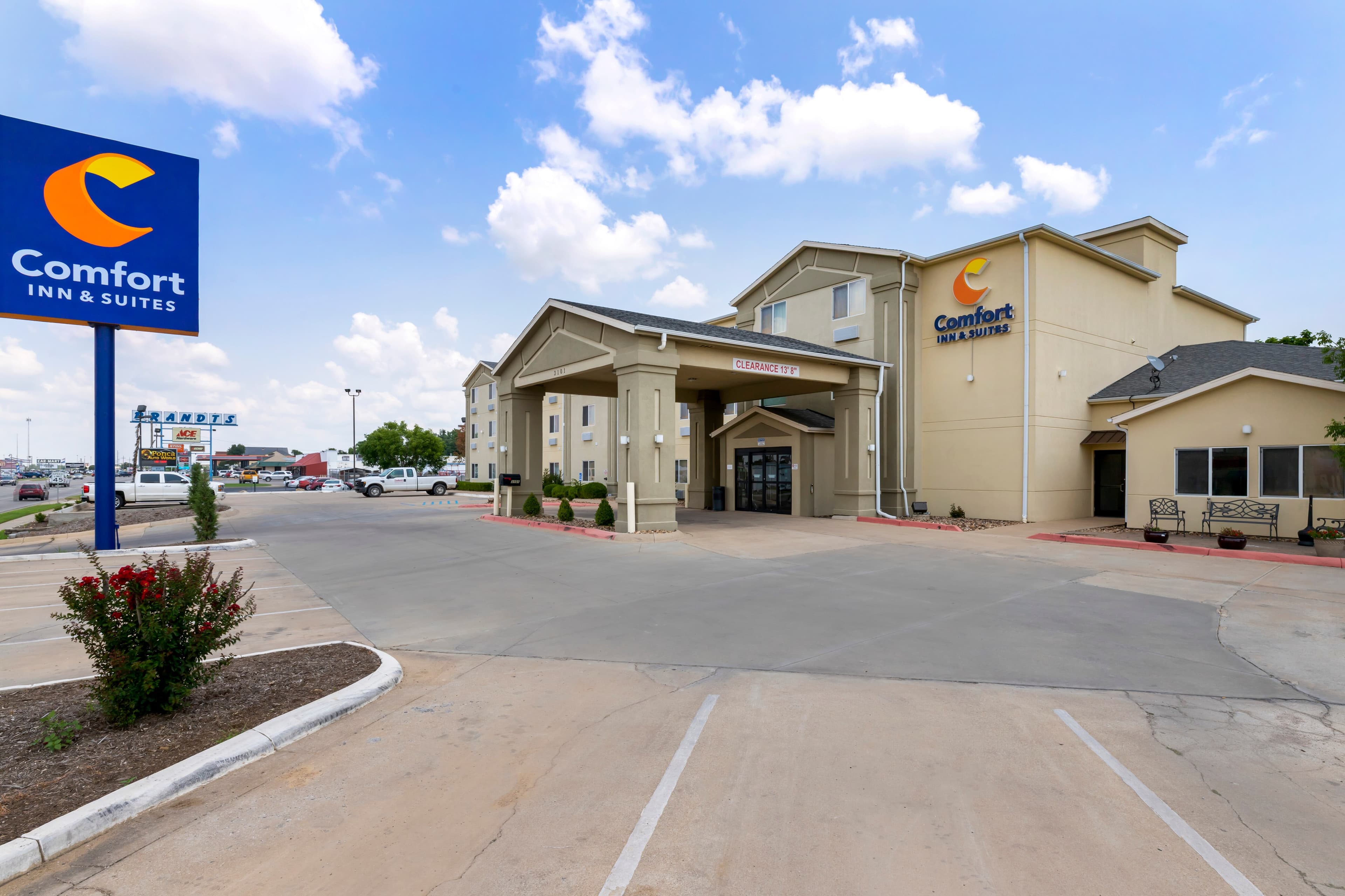 Comfort Inn & Suites Ponca City near Marland Mansion - Image 1