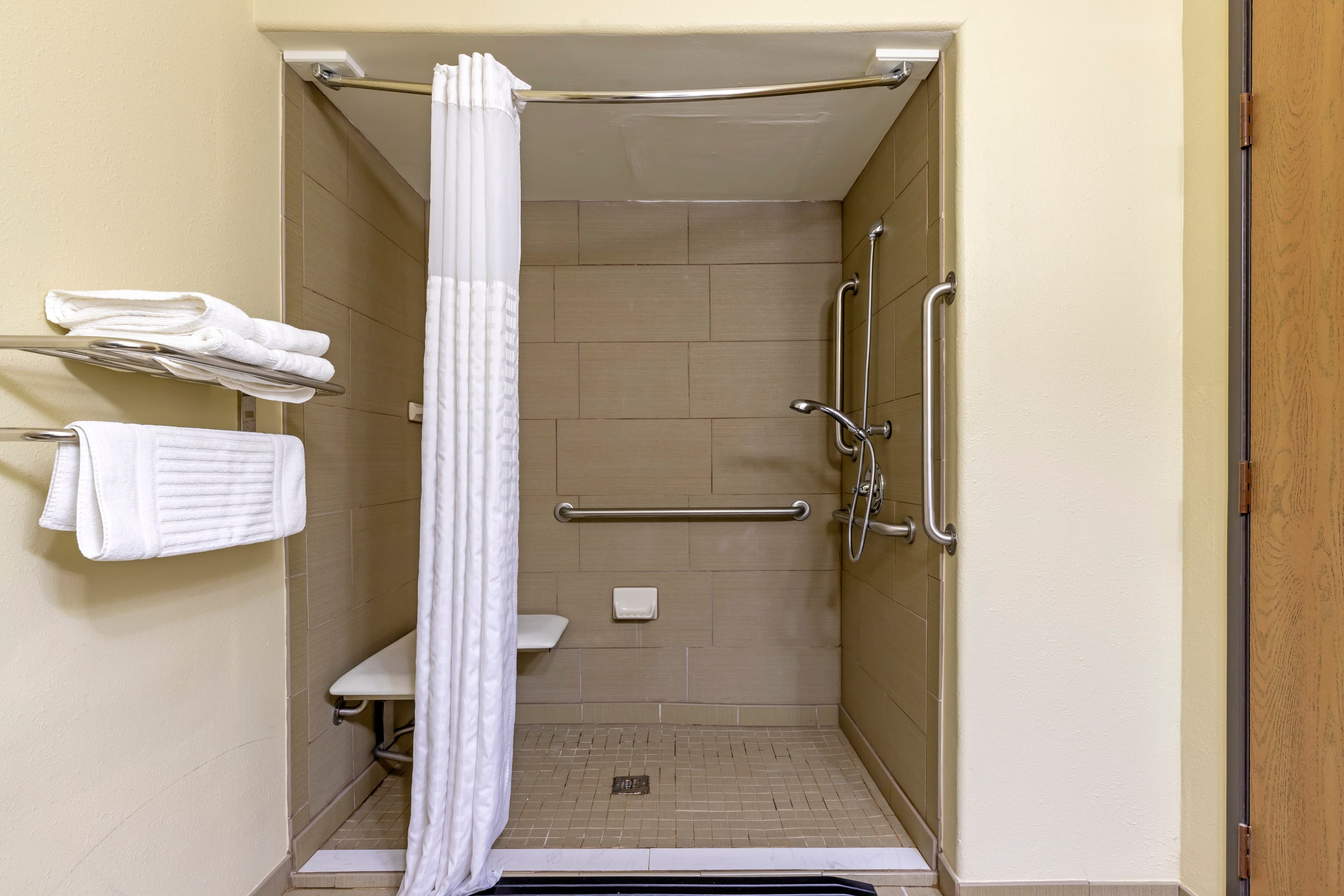 Comfort Inn & Suites Ponca City near Marland Mansion - Image 4