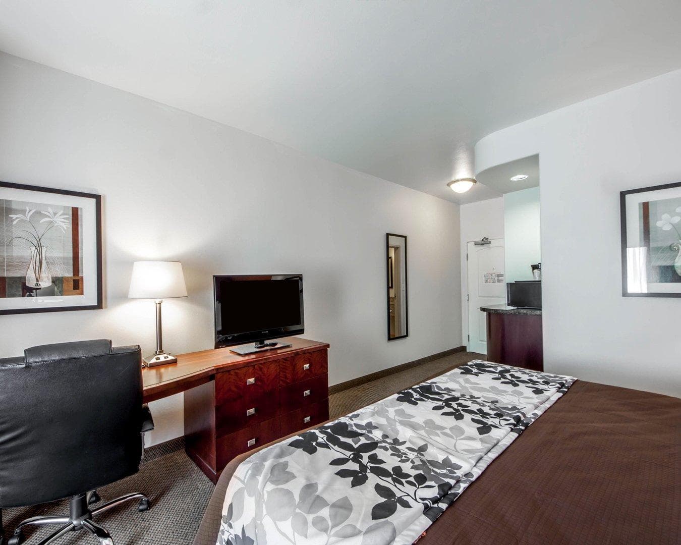 Sleep Inn & Suites Lawton Near Fort Sill - Image 3