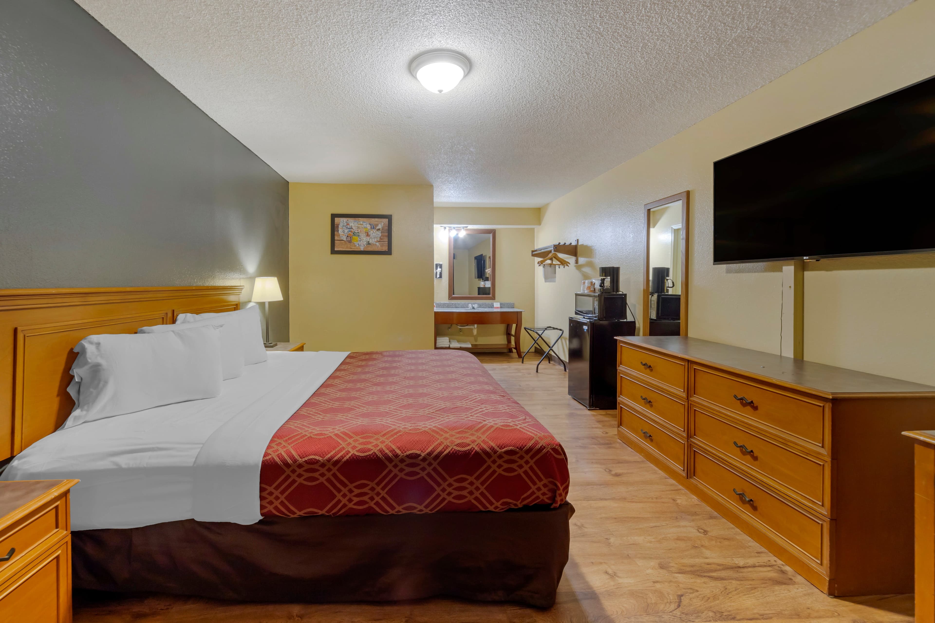 Econo Lodge Pryor — 9