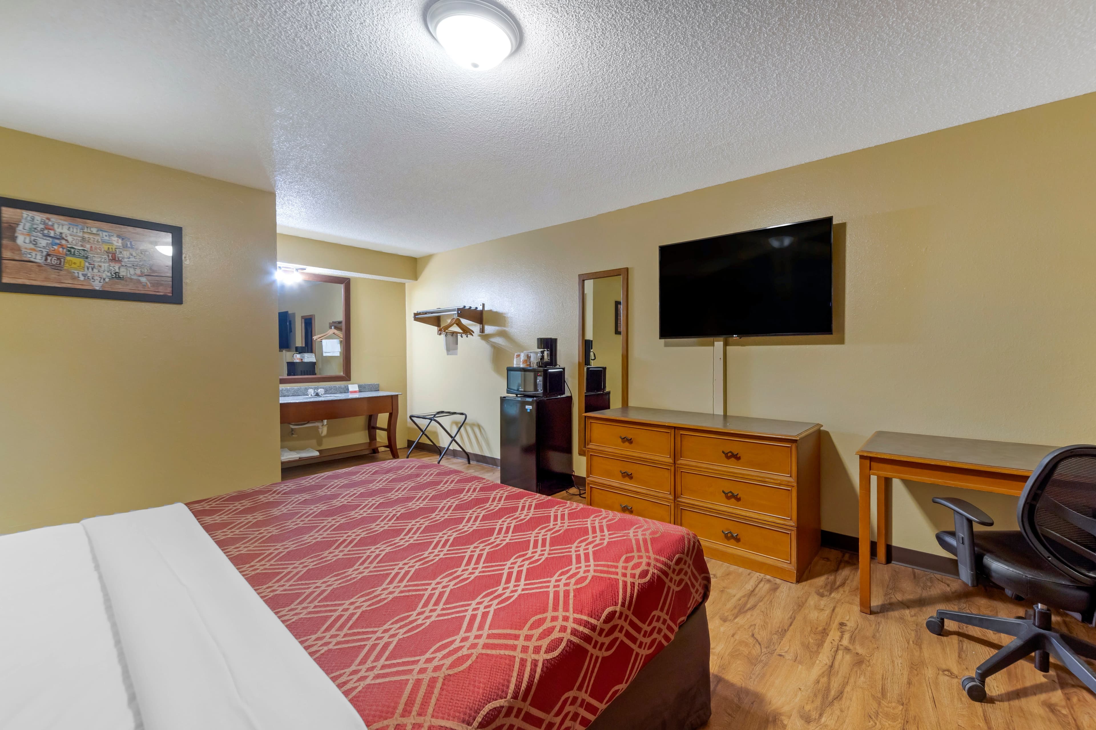 Econo Lodge Pryor — 10