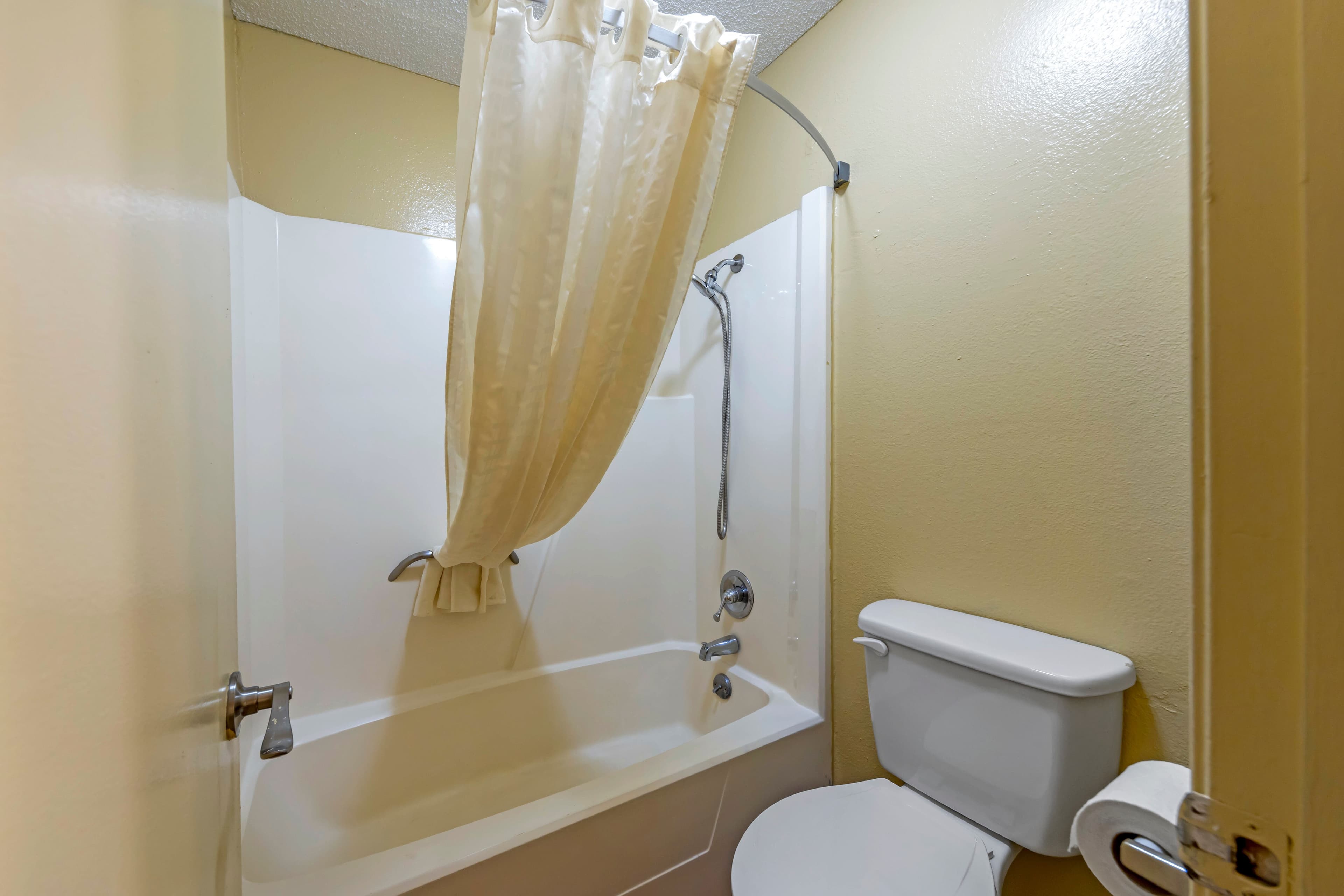 Econo Lodge Pryor — 13