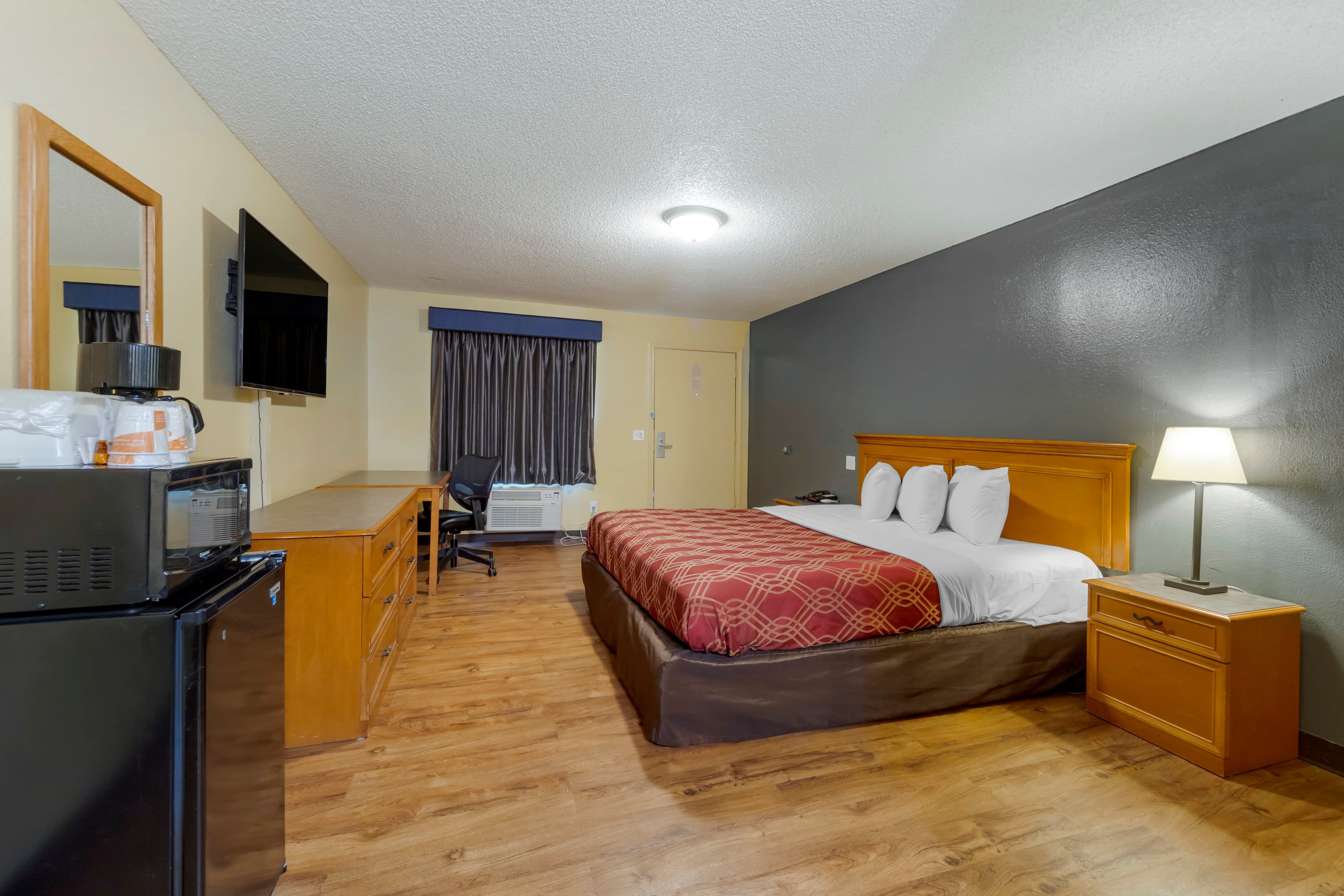 Econo Lodge Pryor — 14