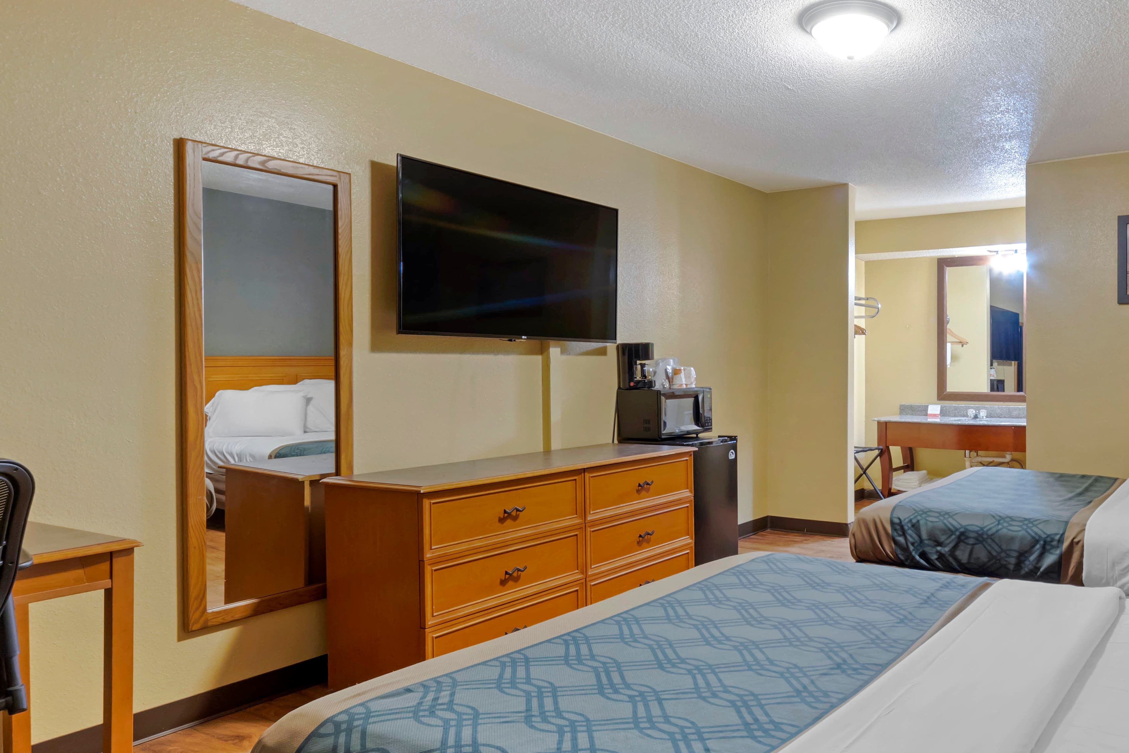 Econo Lodge Pryor — 30