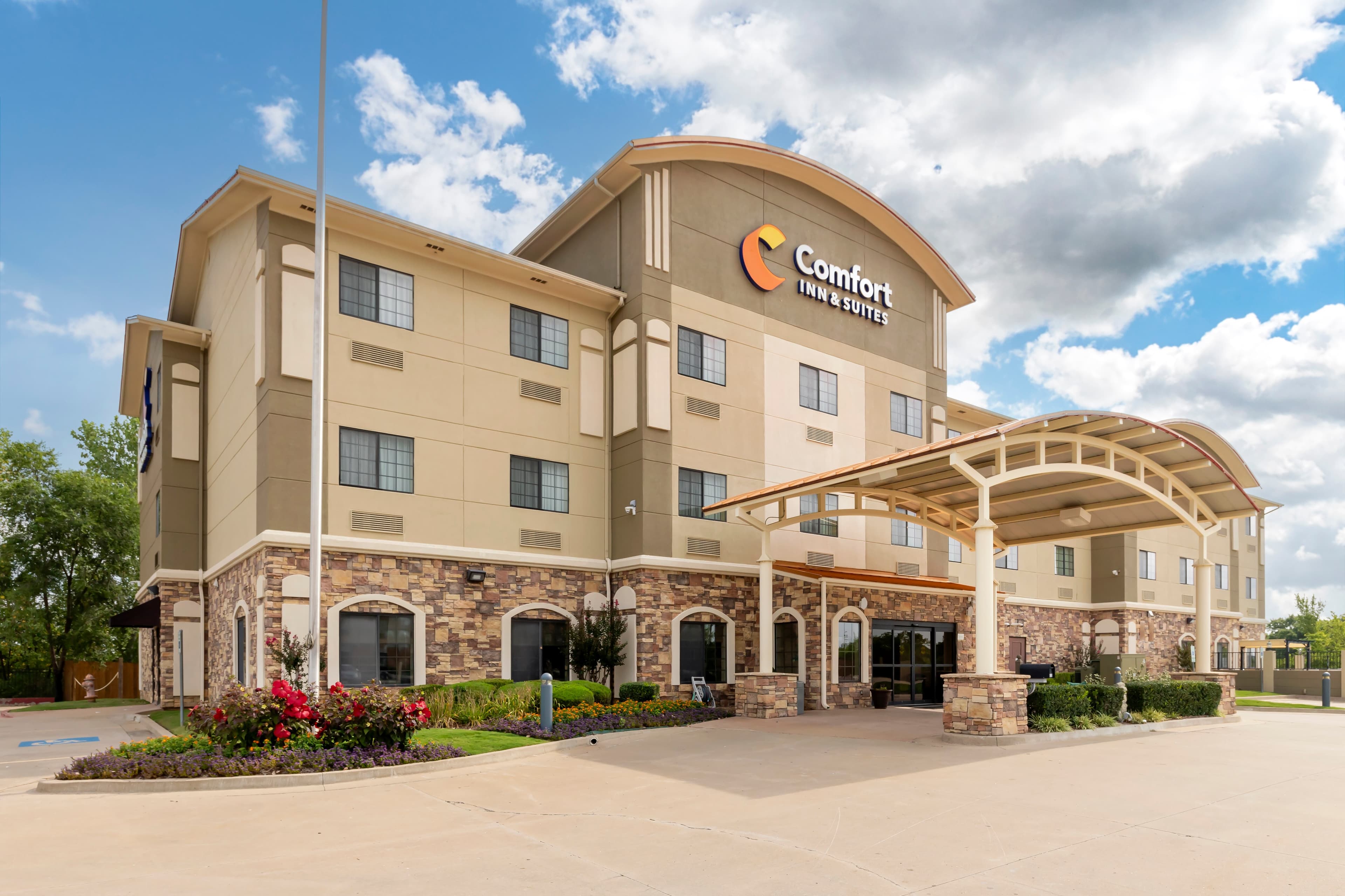 Comfort Inn & Suites Glenpool - Image 1