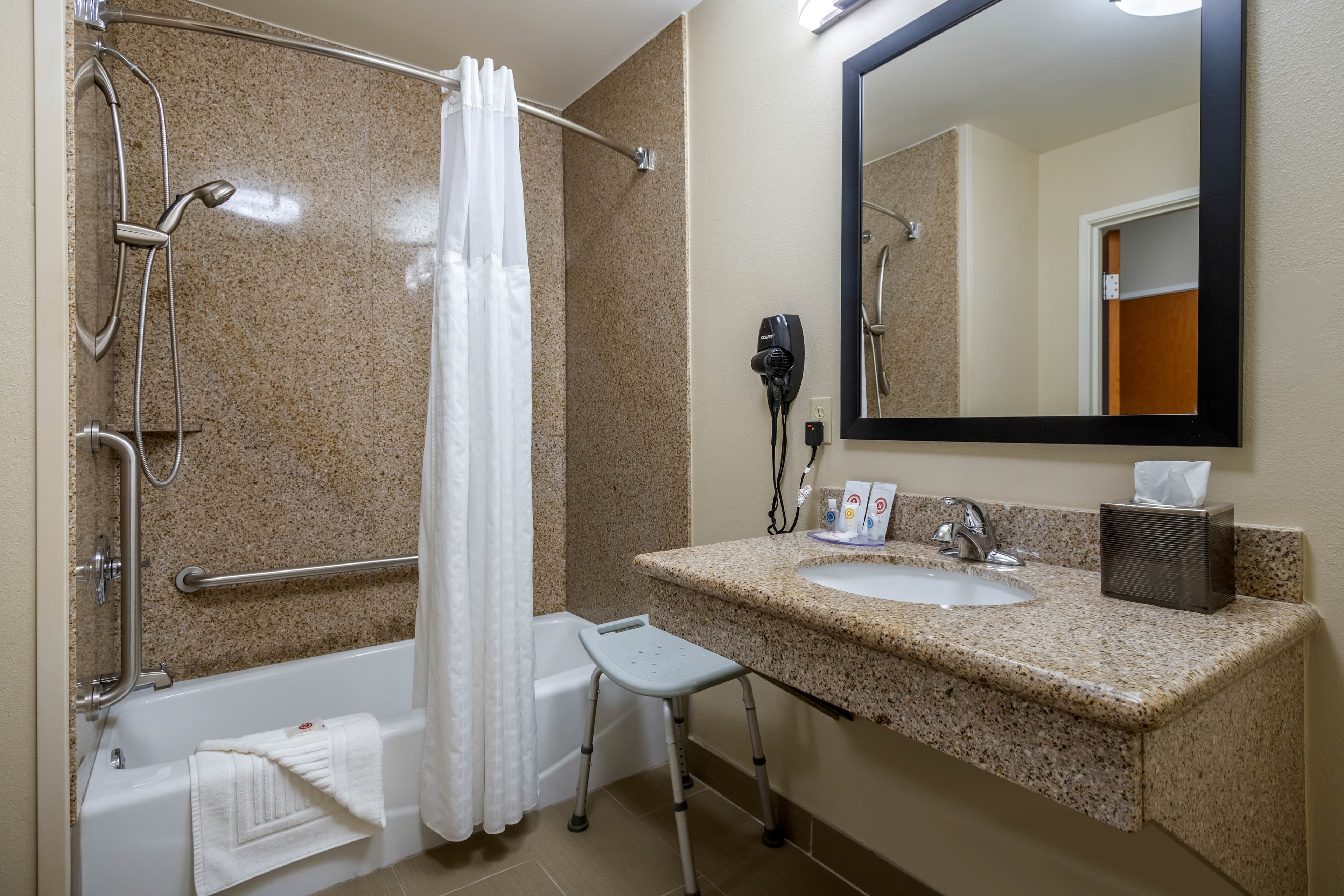 Comfort Inn & Suites Glenpool — 6