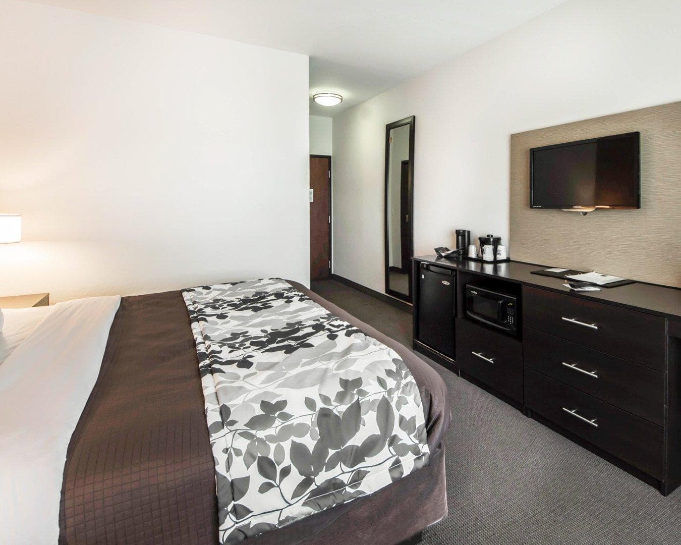Sleep Inn & Suites Hennessey - Image 4