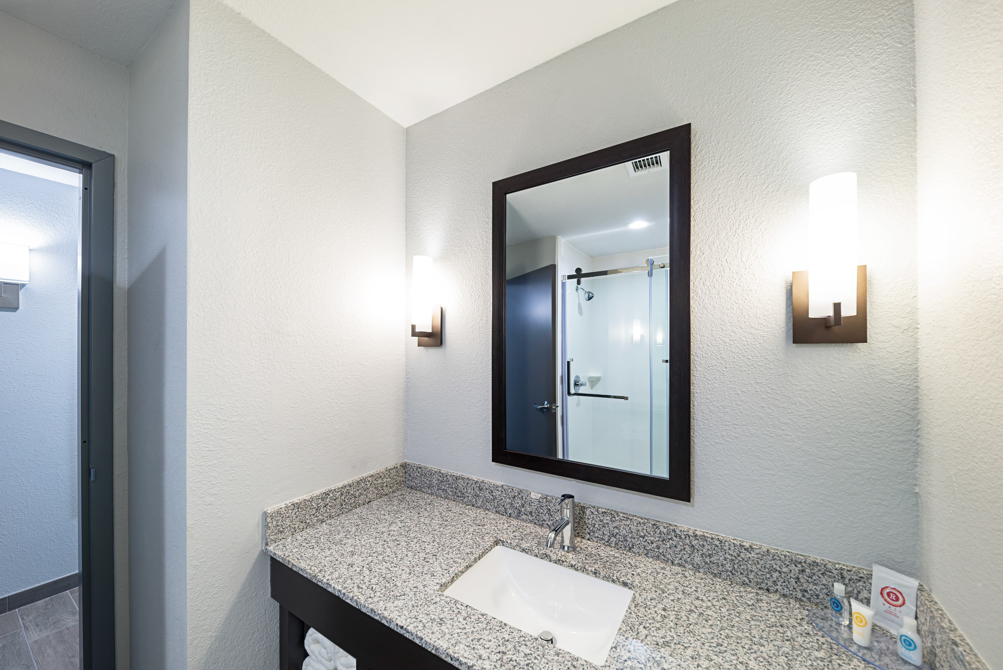 Comfort Inn & Suites Oklahoma City near Bricktown - Image 5