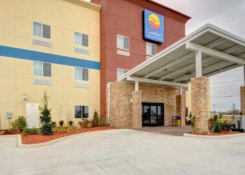 Comfort Inn & Suites Tulsa I-44 West - Rt 66 - Image 1