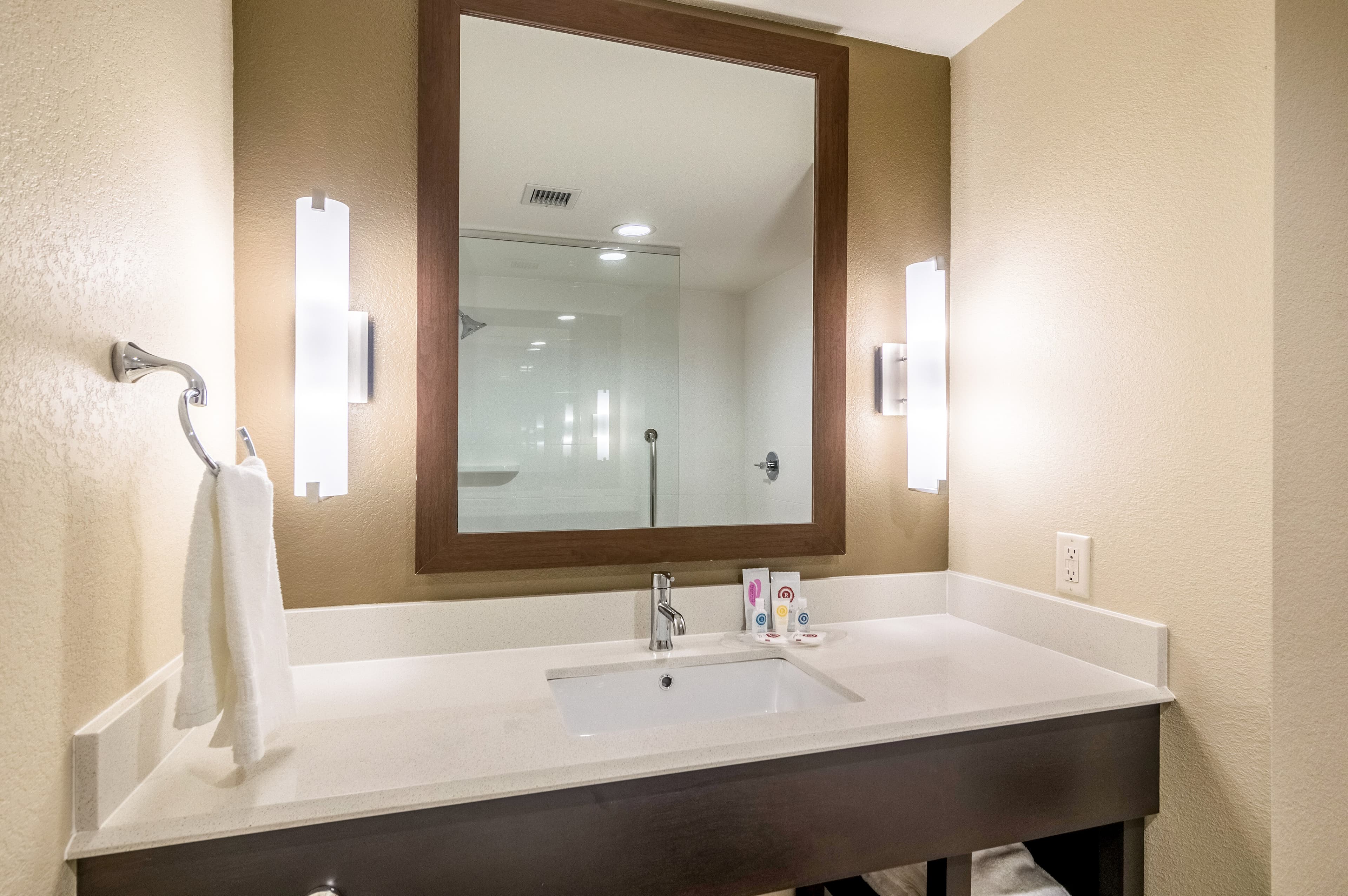 Comfort Suites Meridian and I-40 — 13