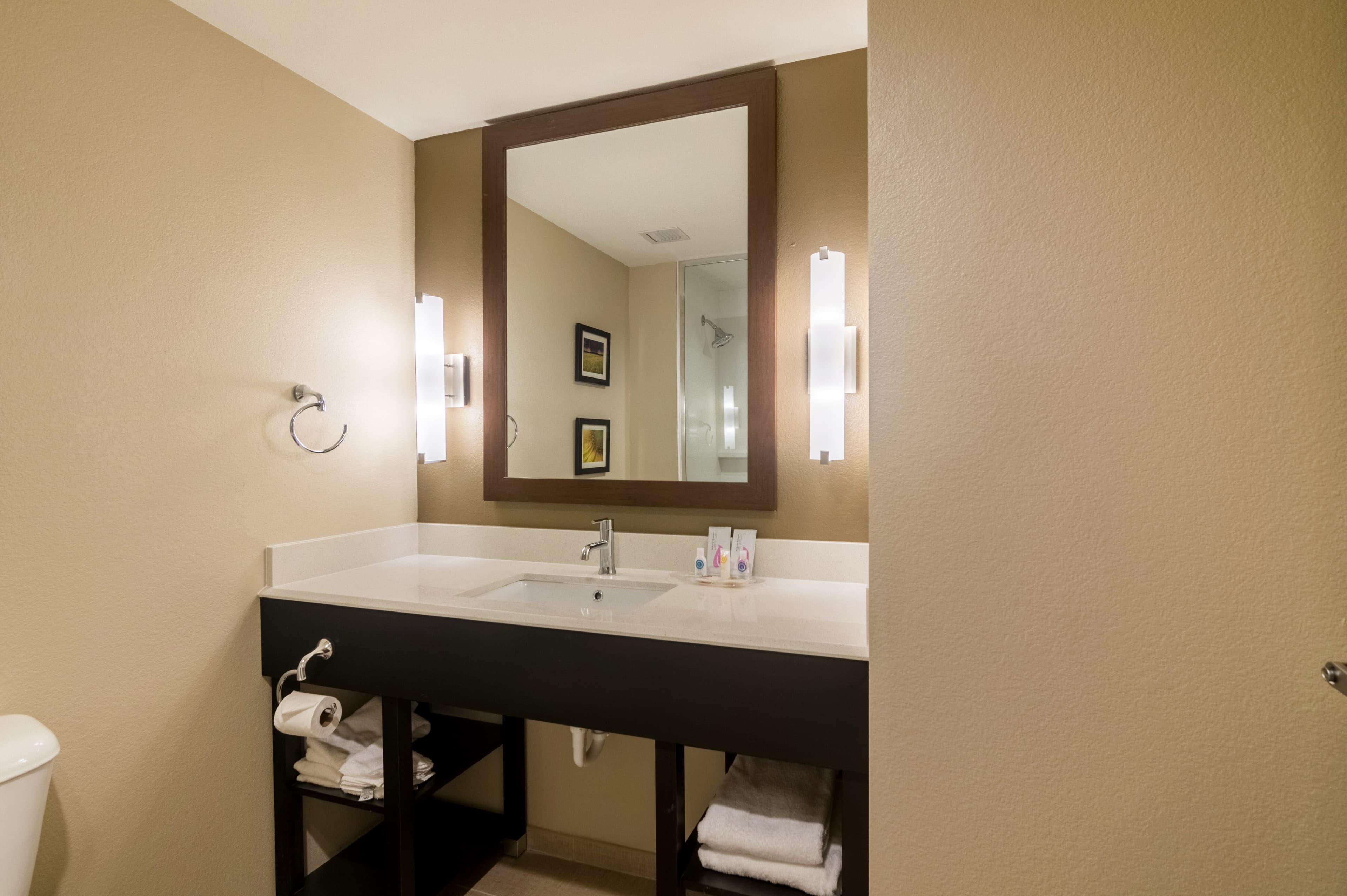 Comfort Suites Meridian and I-40 — 19