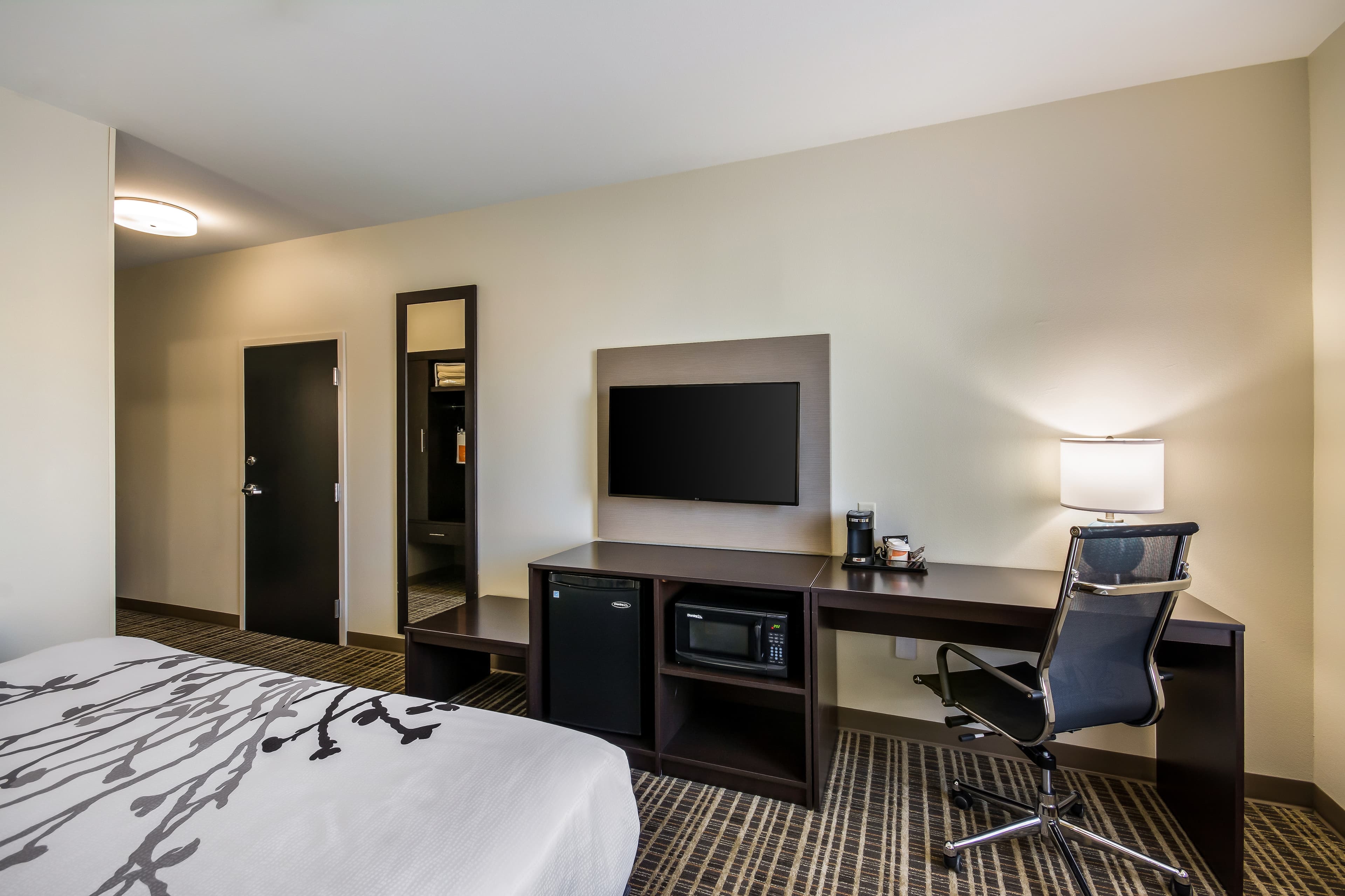 Sleep Inn & Suites Yukon Oklahoma City - Image 4