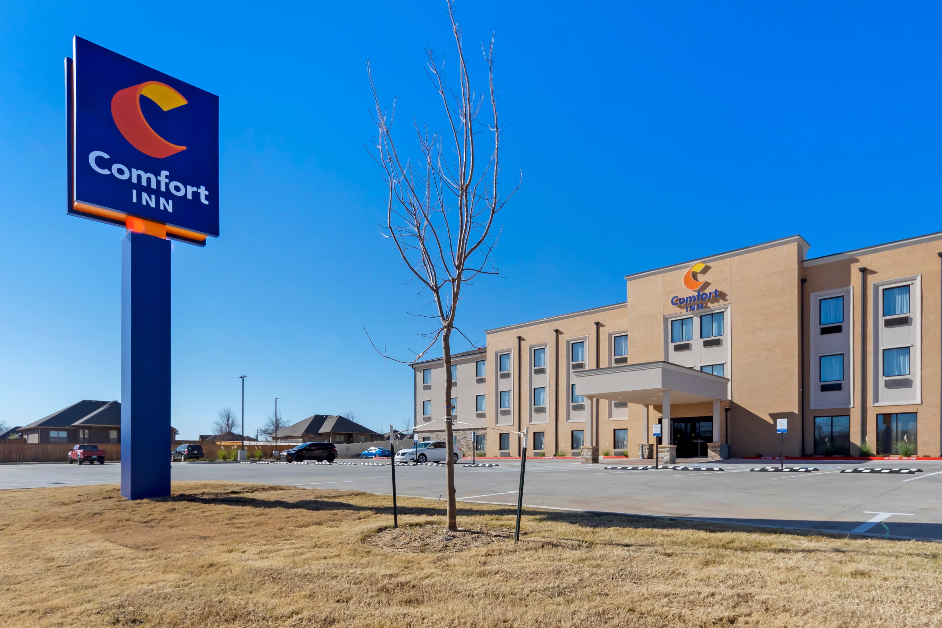 Comfort Inn & Suites Harrah - Image 1