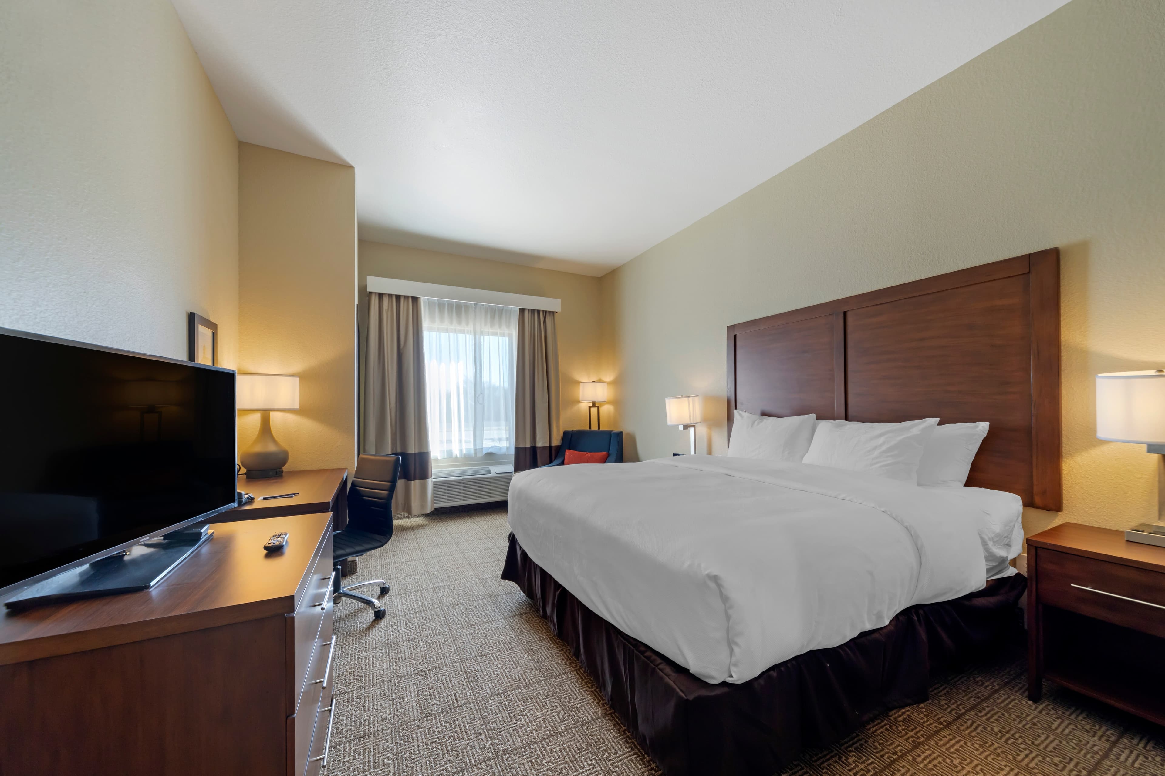 Comfort Inn & Suites Harrah - Image 5