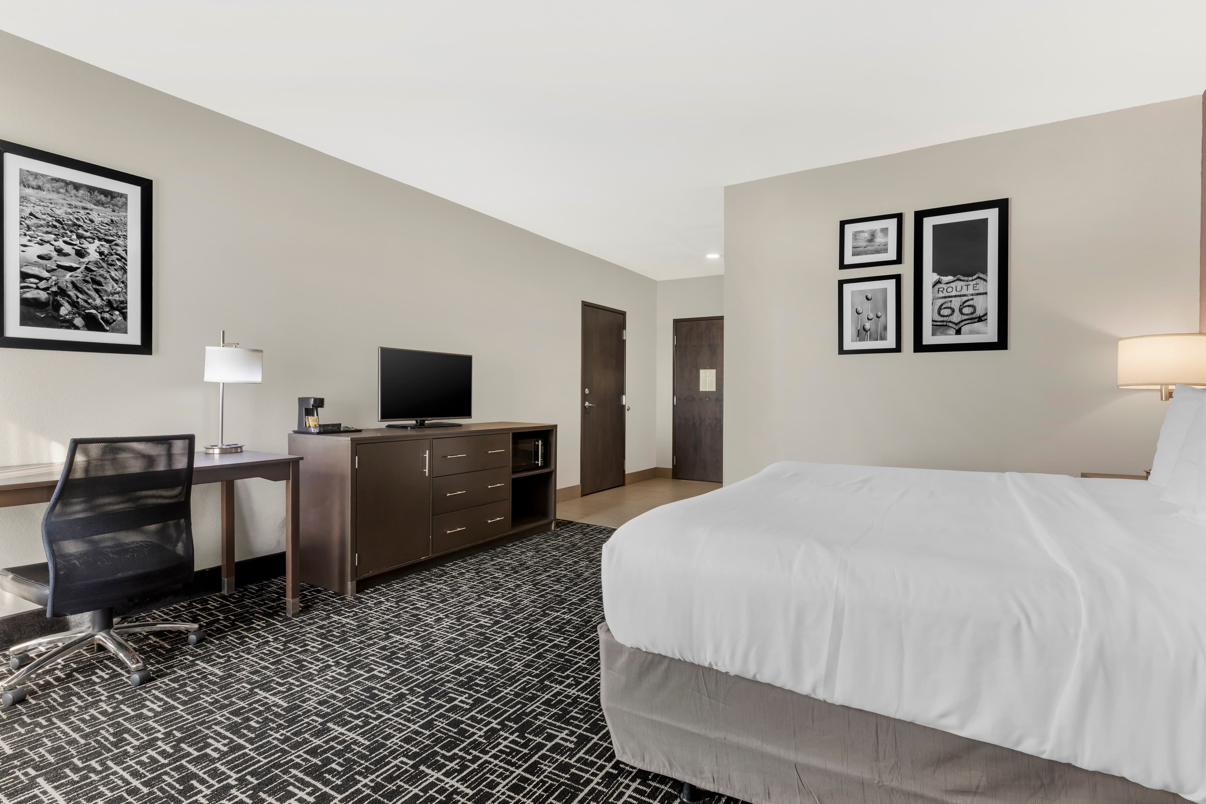 Comfort Inn & Suites - Image 3