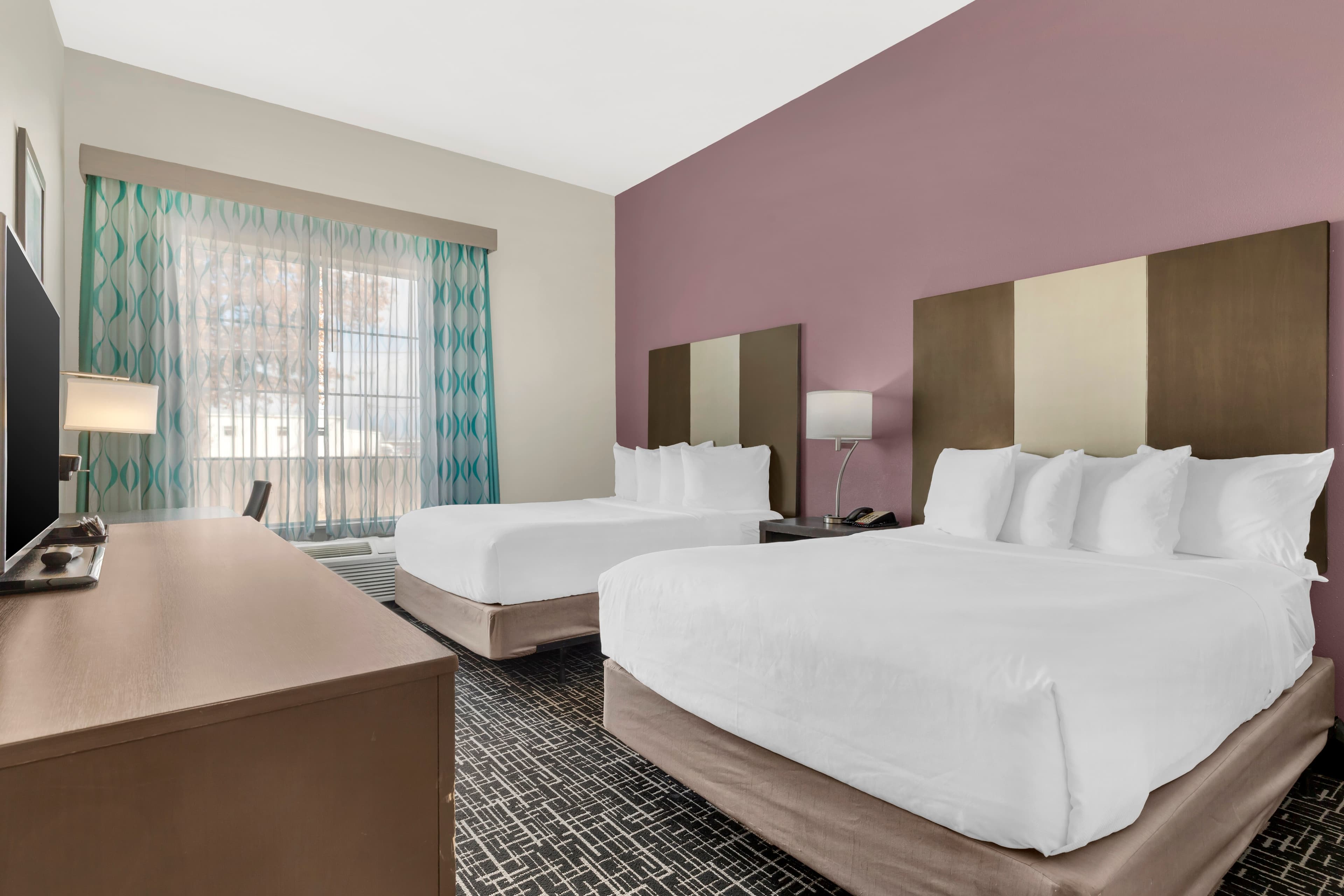 Comfort Inn & Suites - Image 1