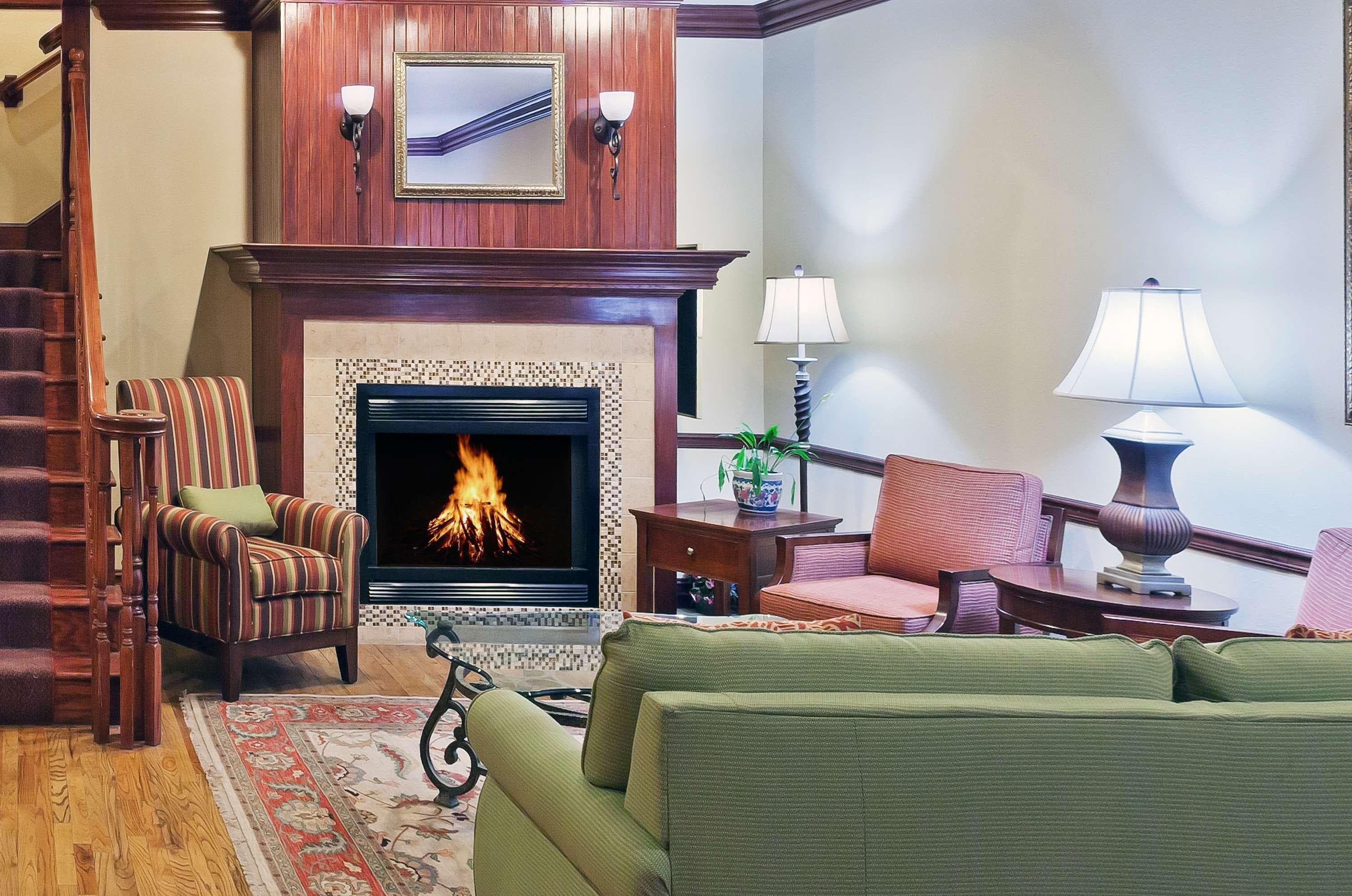 Country Inn & Suites by Radisson, Tulsa, OK - Image 1