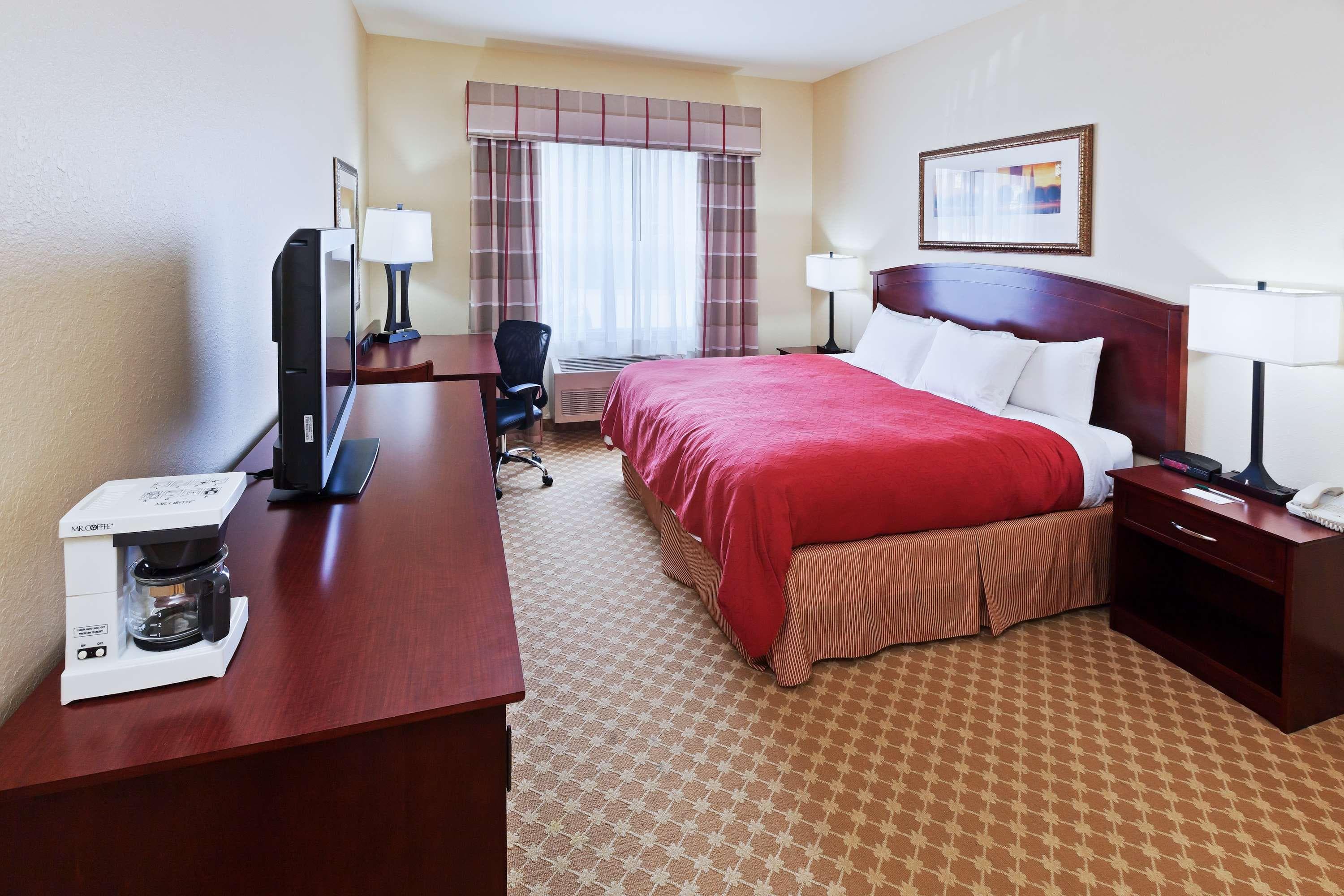 Country Inn & Suites by Radisson, Tulsa, OK - Image 2