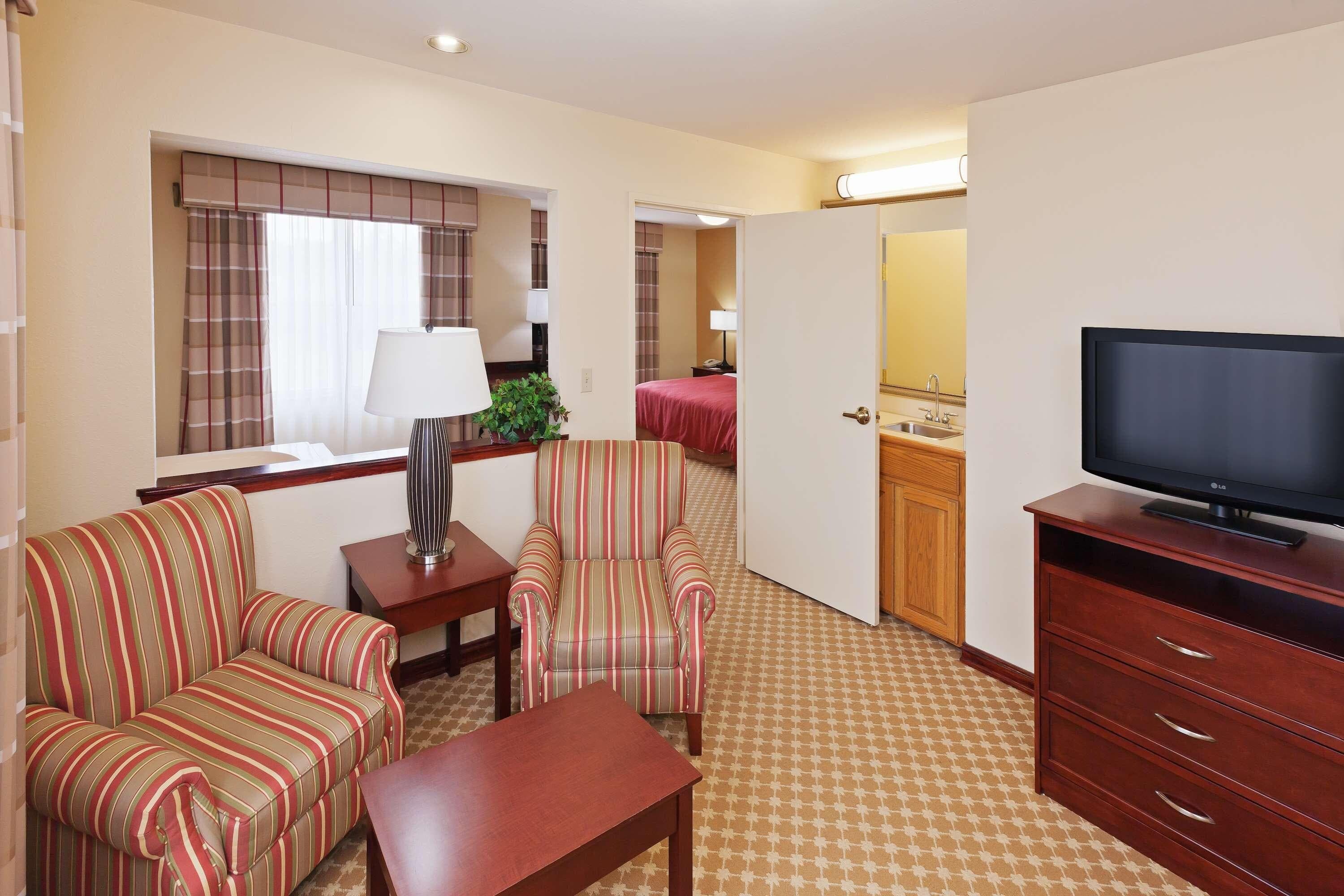 Country Inn & Suites by Radisson, Tulsa, OK — 7