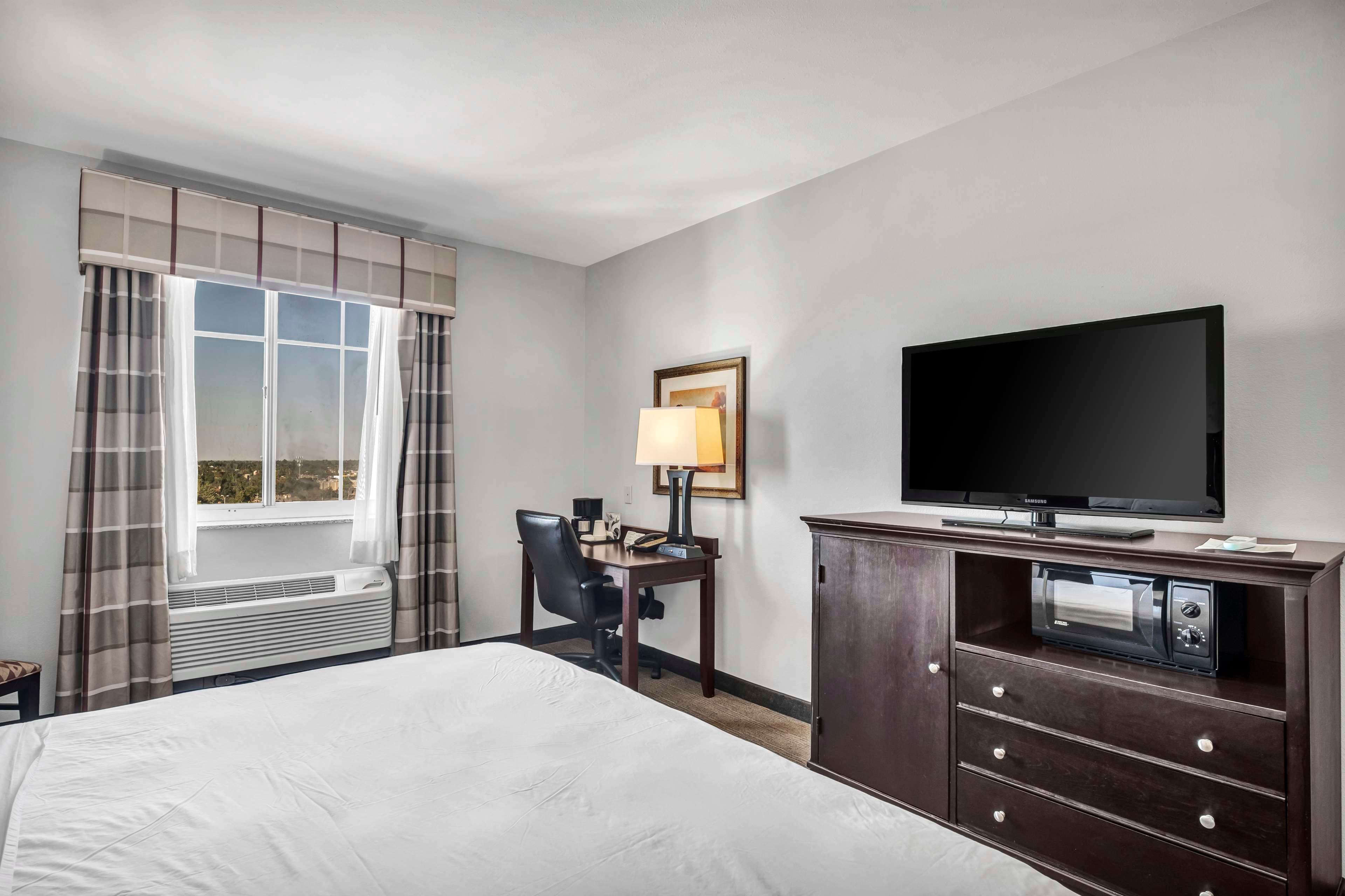Country Inn & Suites by Radisson, Oklahoma City at Northwest Expressway, OK - Image 2
