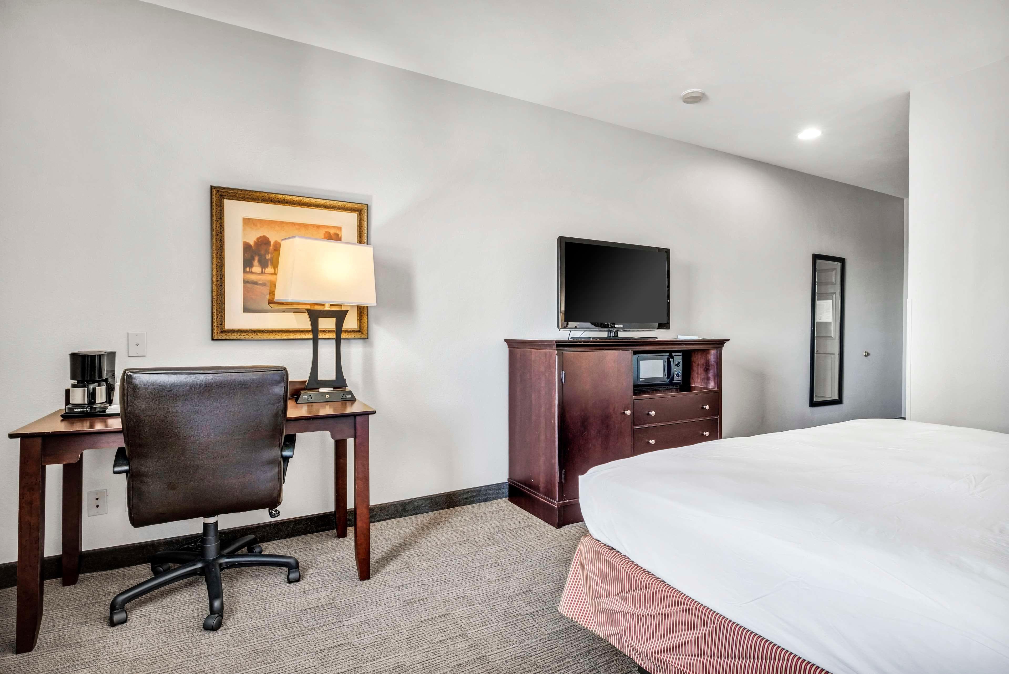 Country Inn & Suites by Radisson, Oklahoma City at Northwest Expressway, OK - Image 3