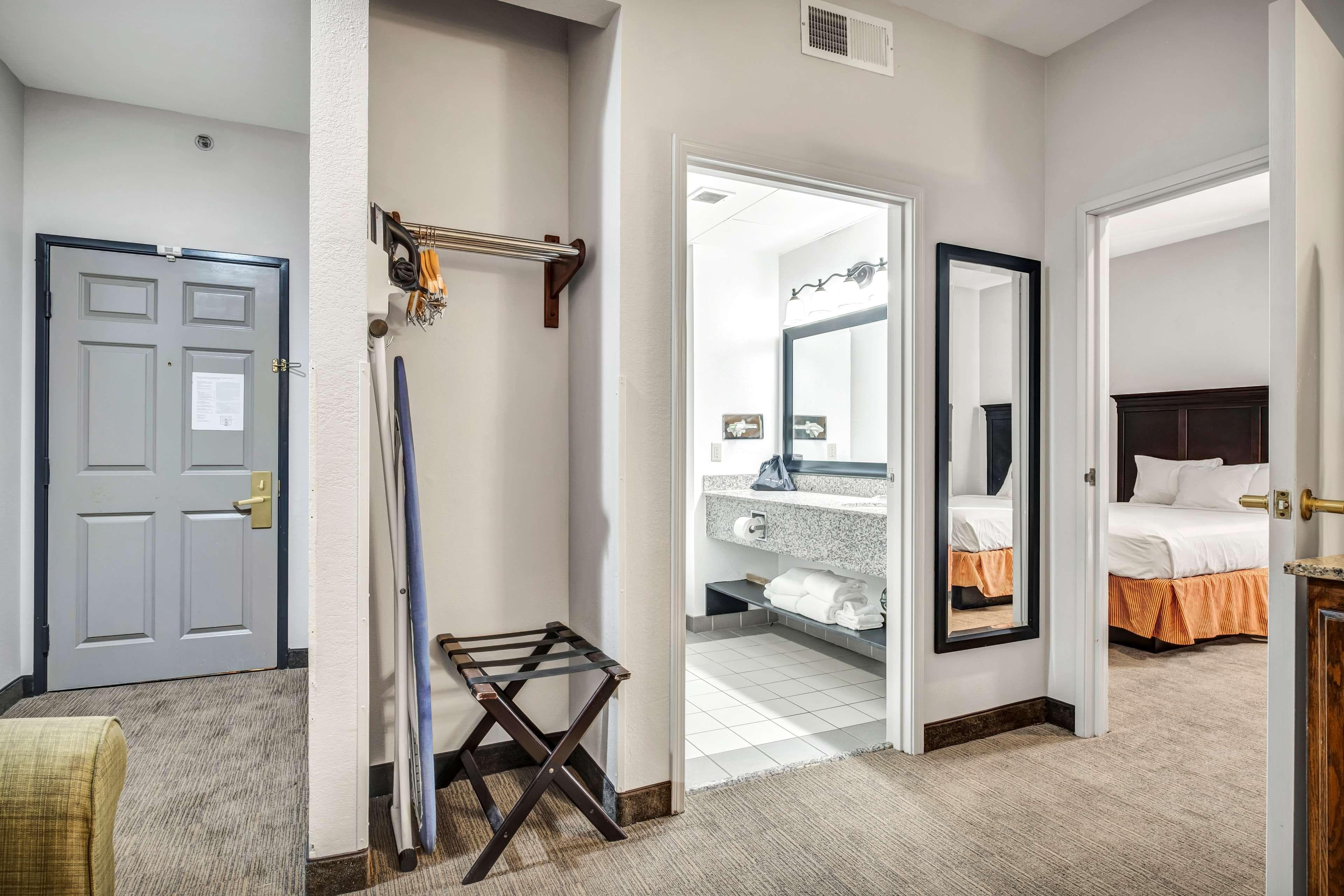 Country Inn & Suites by Radisson, Oklahoma City at Northwest Expressway, OK — 10