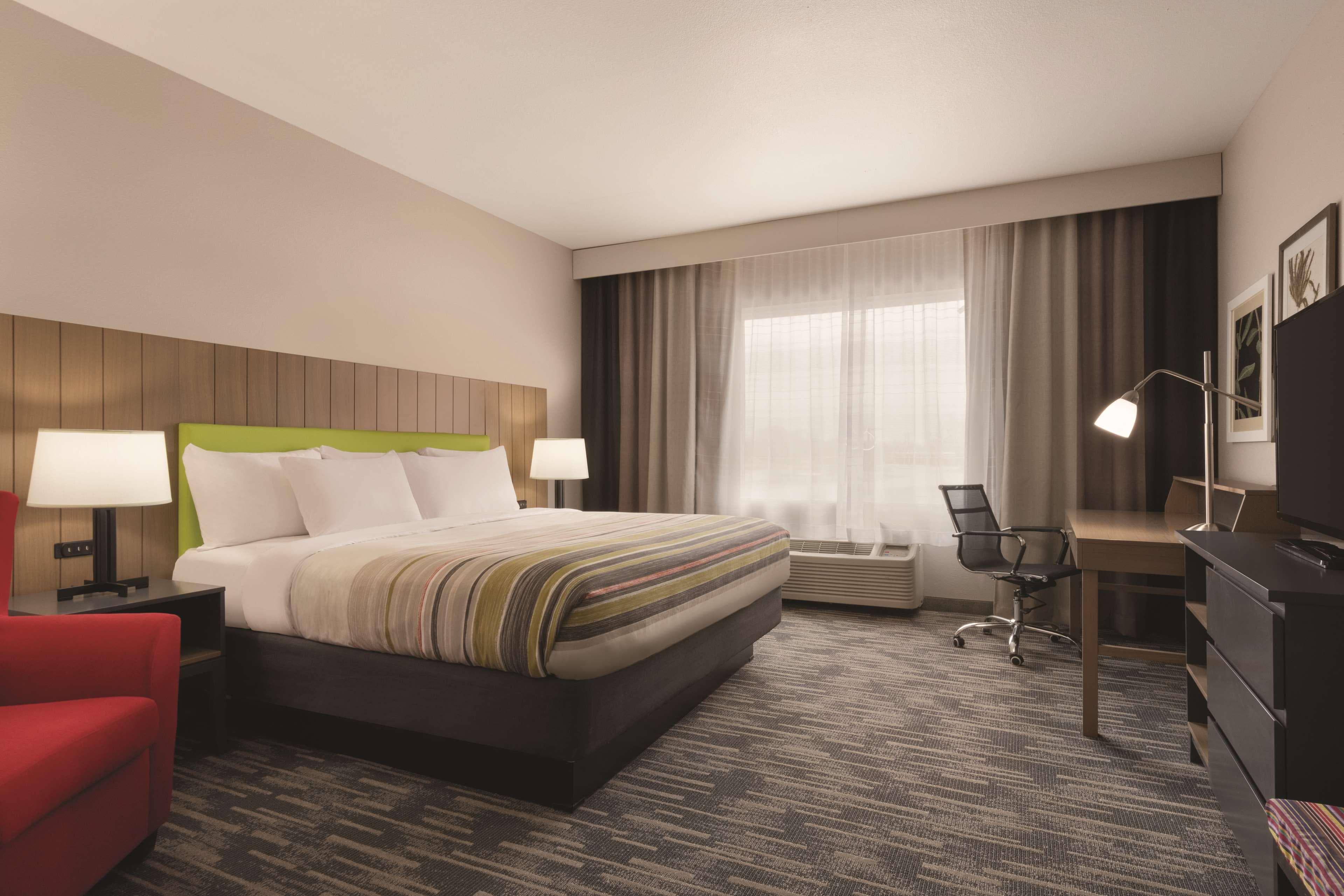Country Inn & Suites by Radisson, Oklahoma City - Bricktown, OK - Image 2