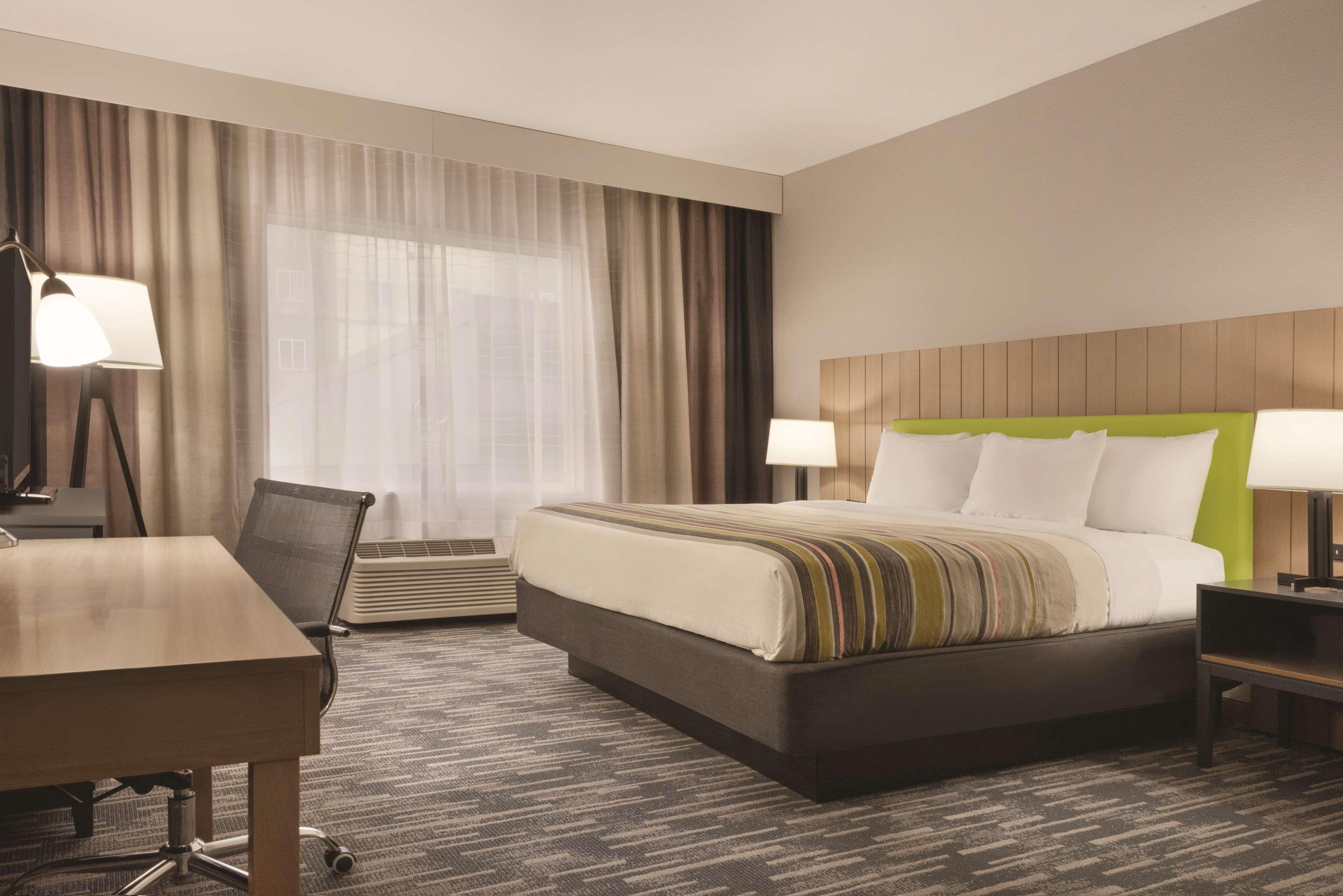 Country Inn & Suites by Radisson, Oklahoma City - Bricktown, OK - Image 4