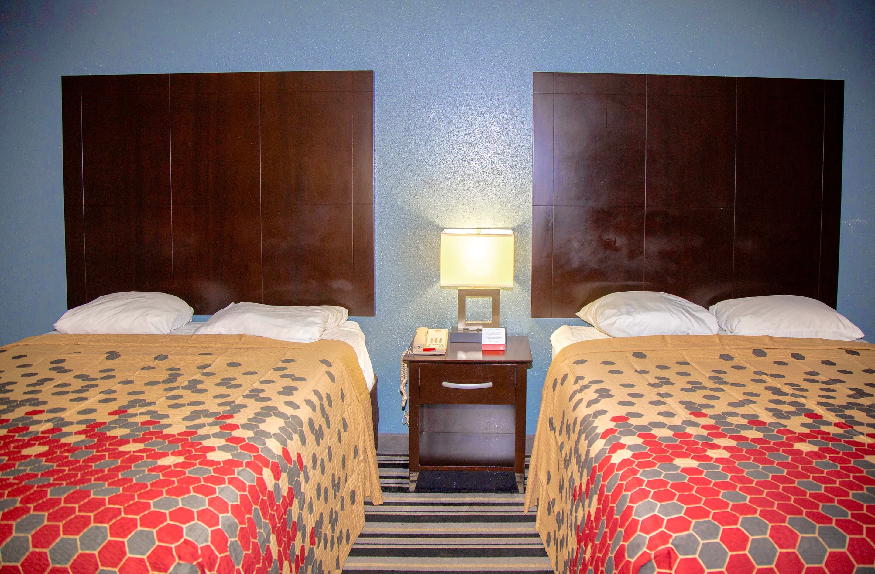 Econo Lodge Ardmore - Image 3