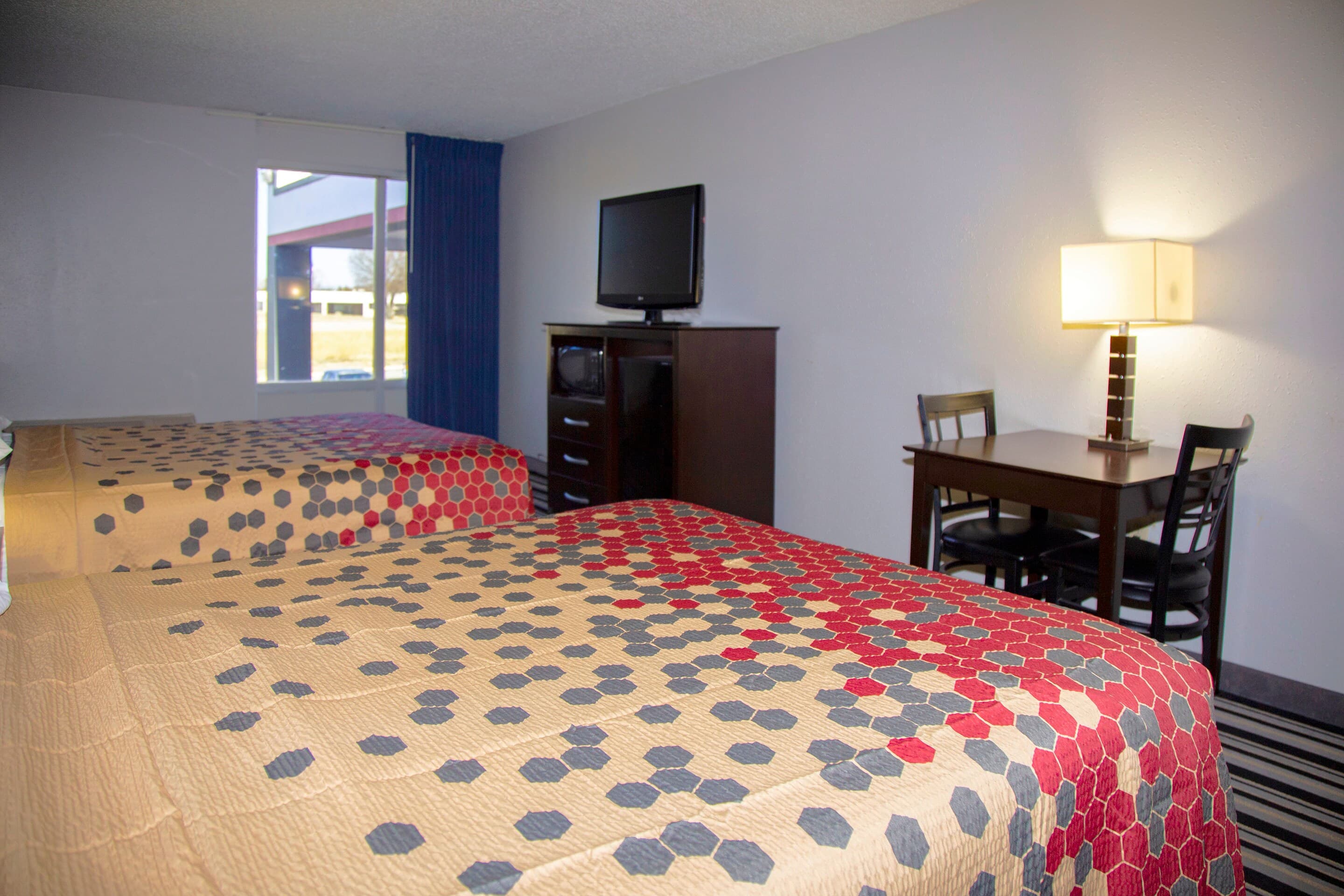 Econo Lodge Ardmore - Image 4