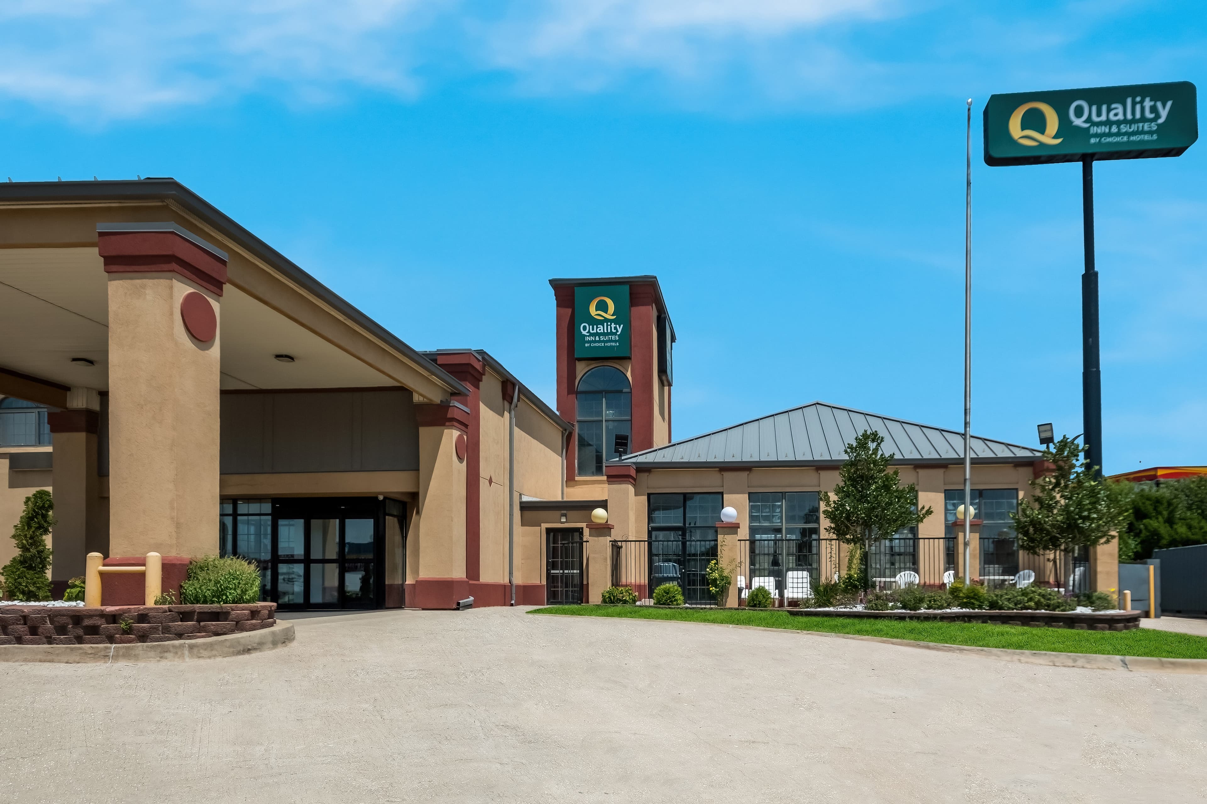 Quality Inn & Suites Oklahoma City North - Image 1
