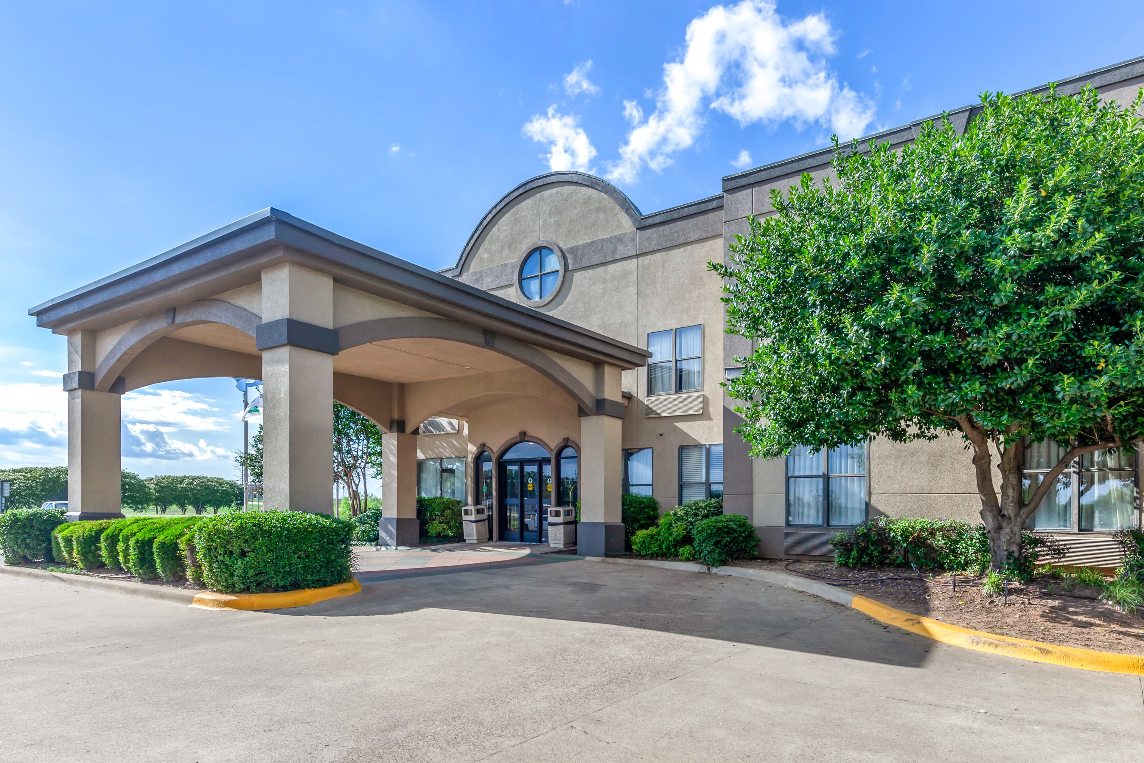 Quality Inn & Suites Durant - Image 1