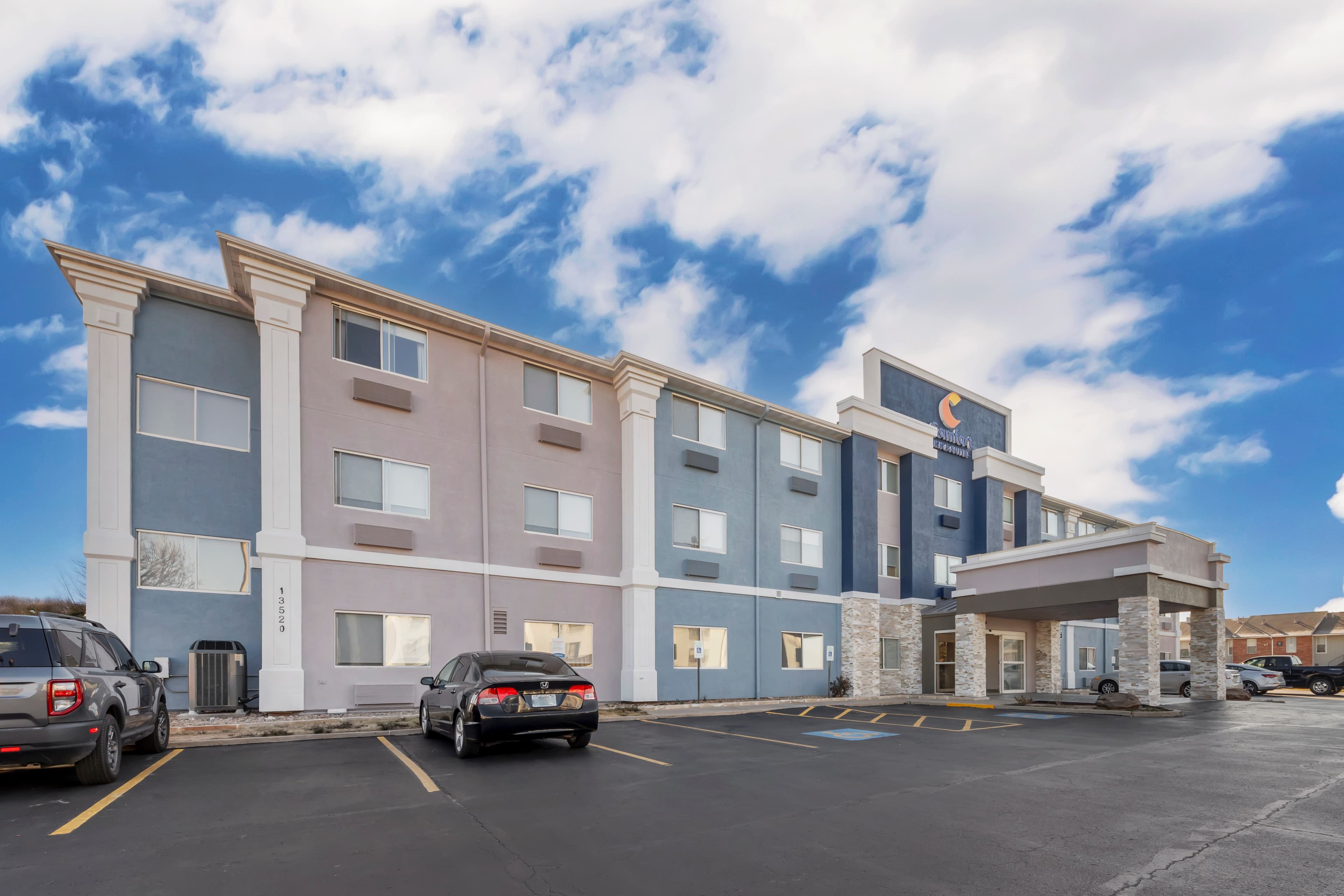 Comfort Inn & Suites Oklahoma City North - Quail Springs - Image 1