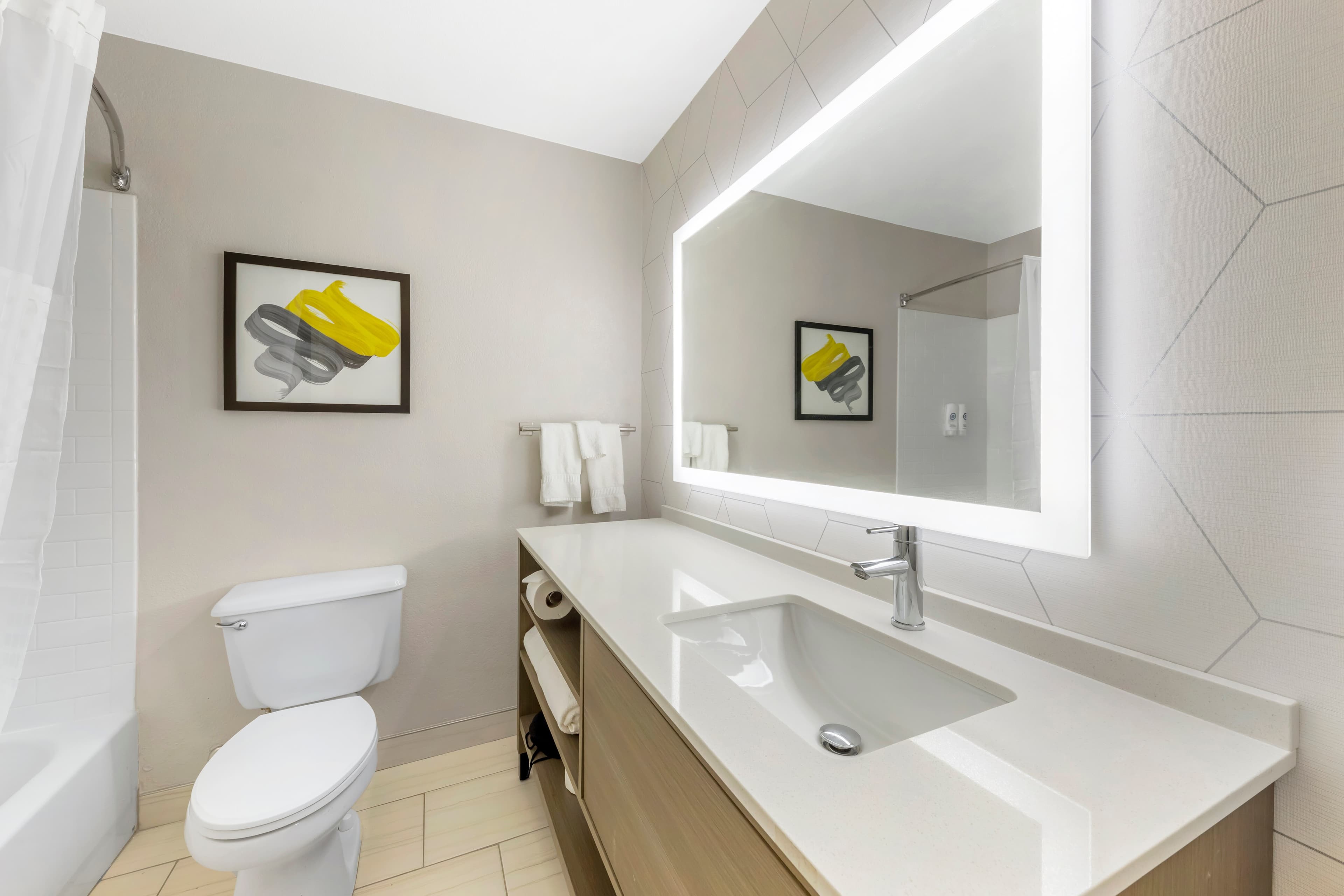 Comfort Inn & Suites Oklahoma City North - Quail Springs - Image 4