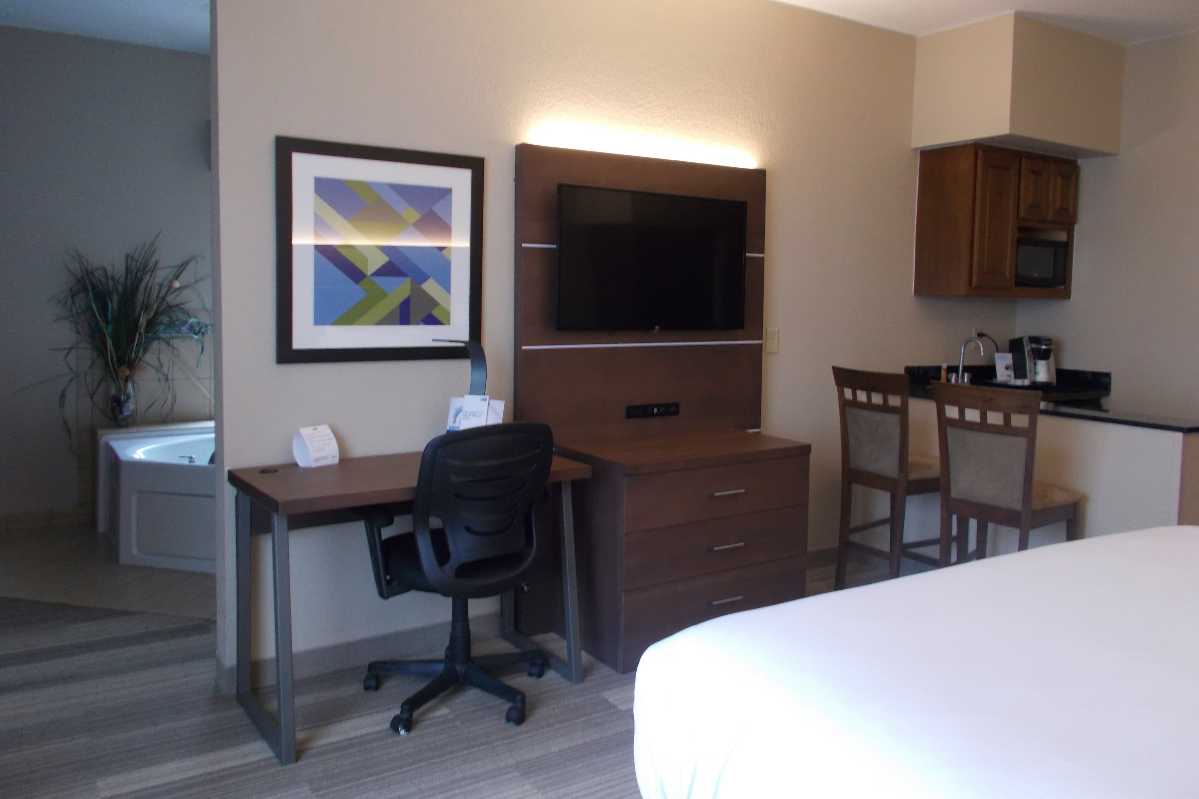 Comfort Inn & Suites Miami - Route 66 — 11