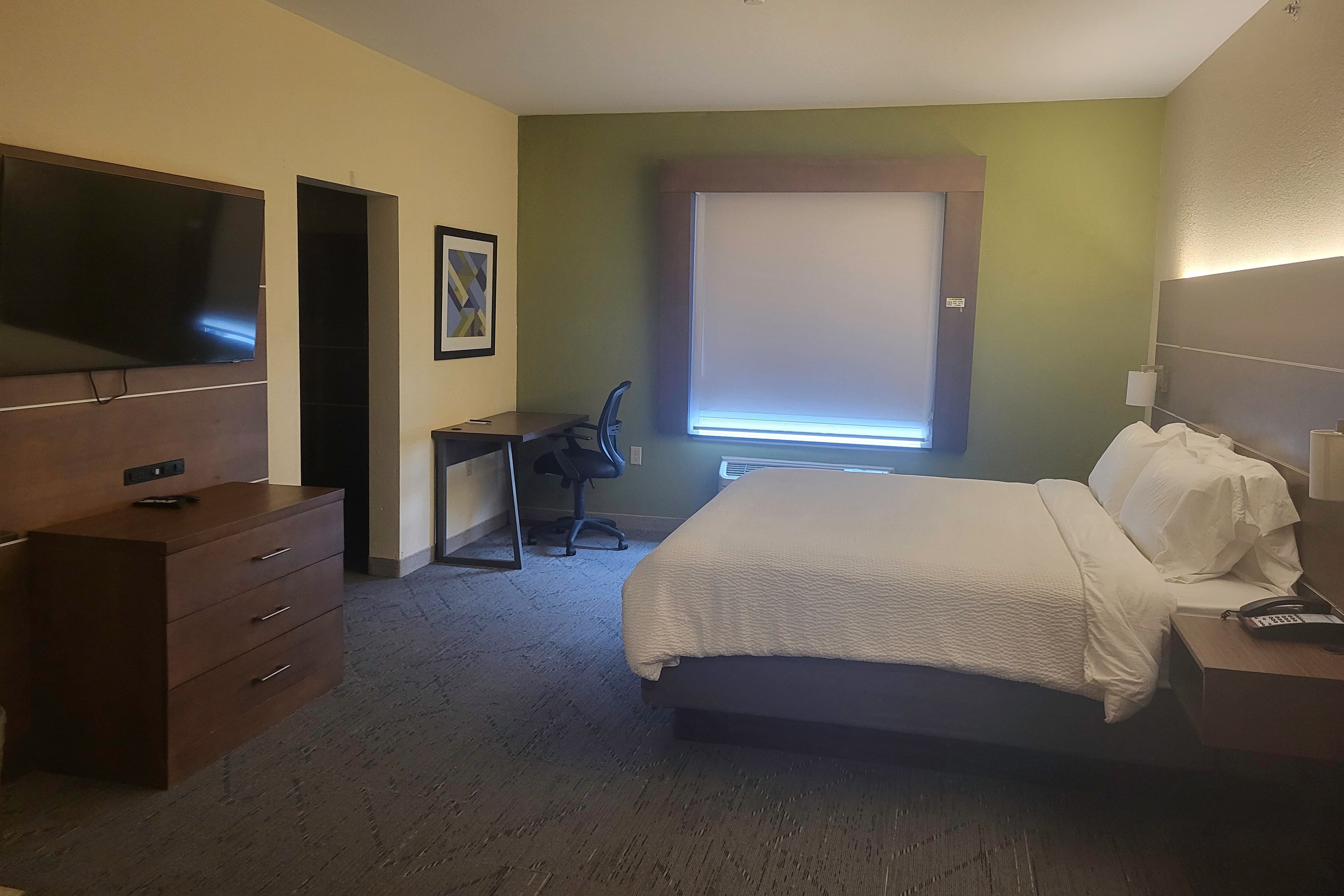 Comfort Inn & Suites Miami - Route 66 — 14
