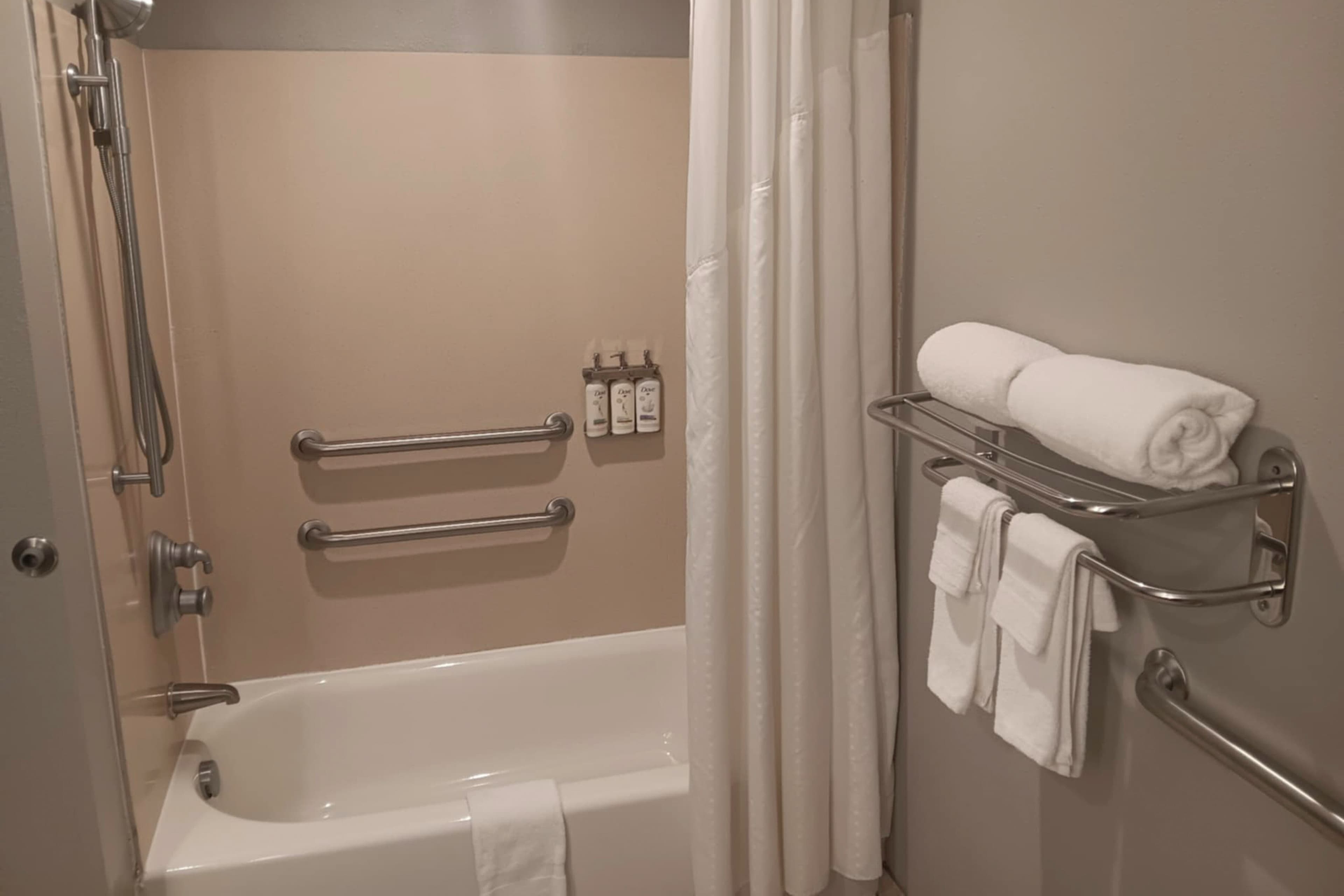 Comfort Inn & Suites Miami - Route 66 — 6