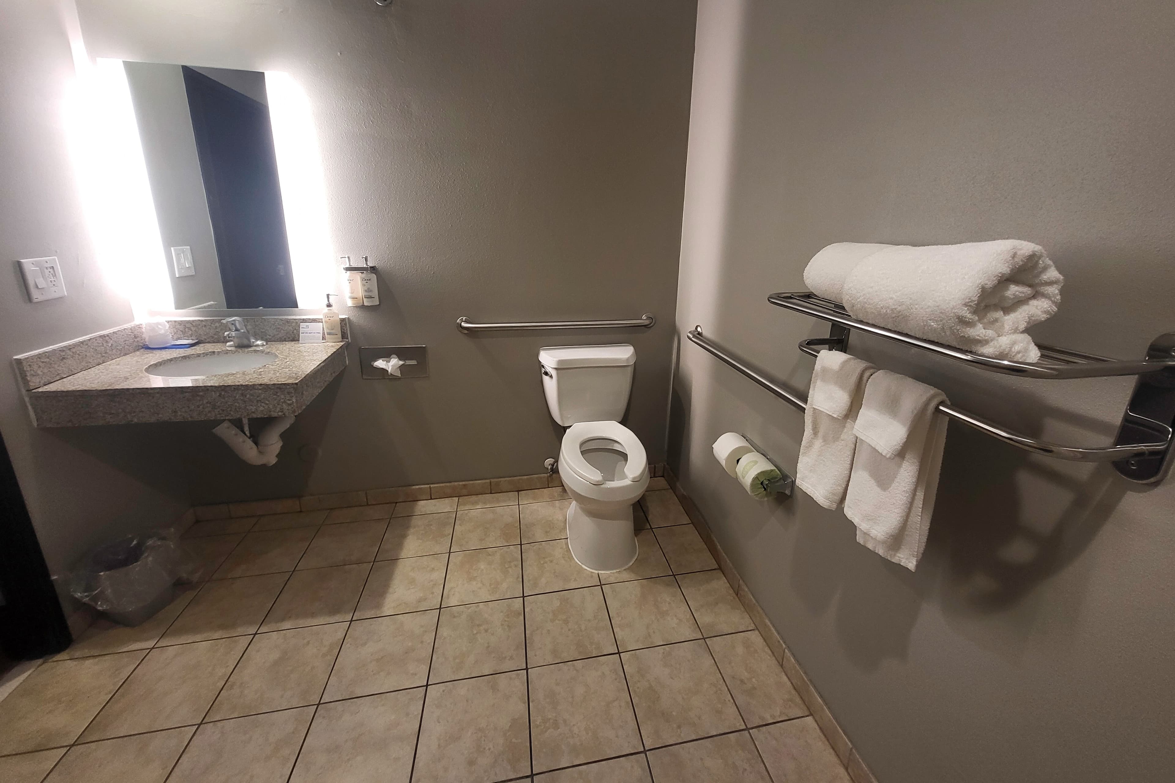 Comfort Inn & Suites Miami - Route 66 — 7