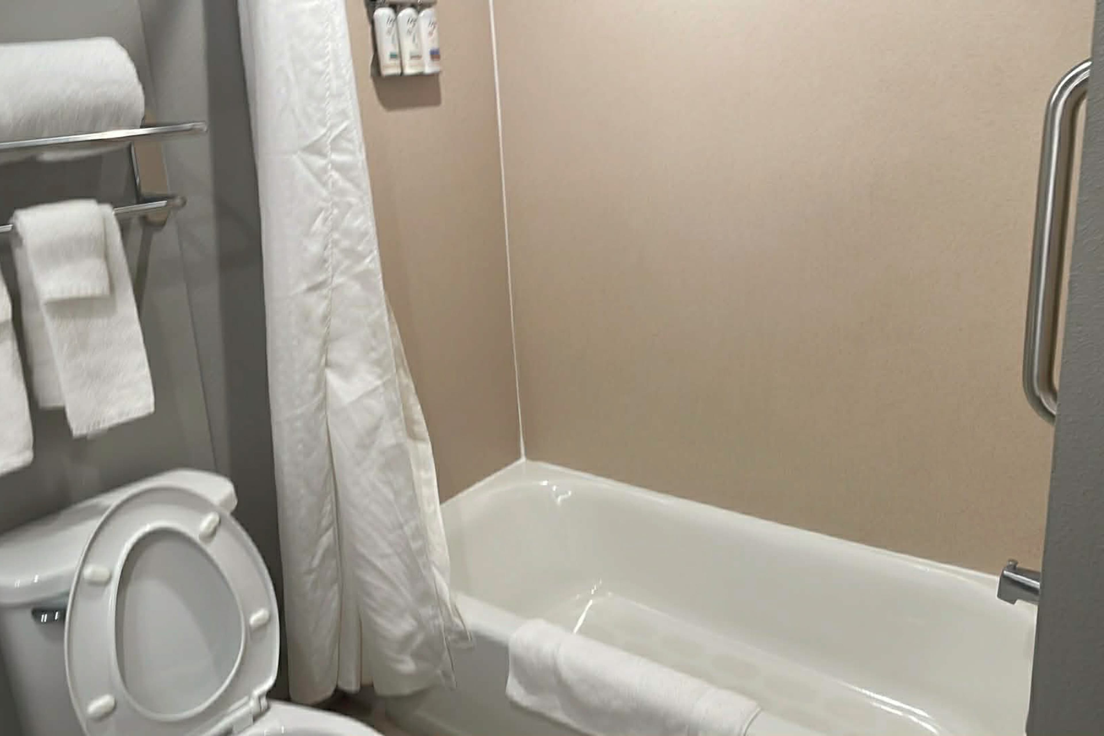 Comfort Inn & Suites Miami - Route 66 - Image 3