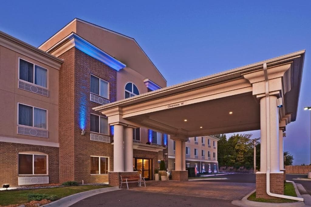 Quality Inn & Suites Bethany - Oklahoma City West - Image 1
